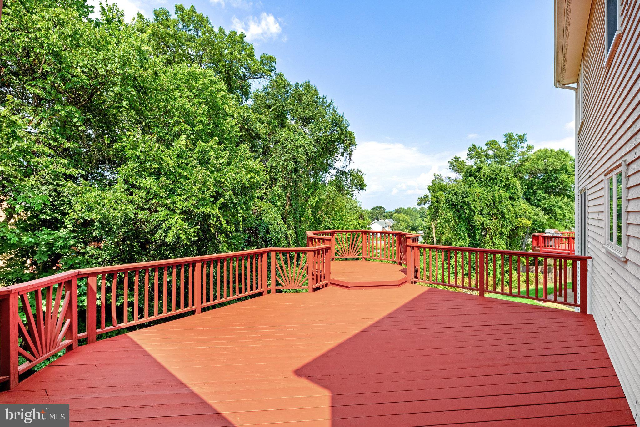 MIRROR RIDGE - Residential