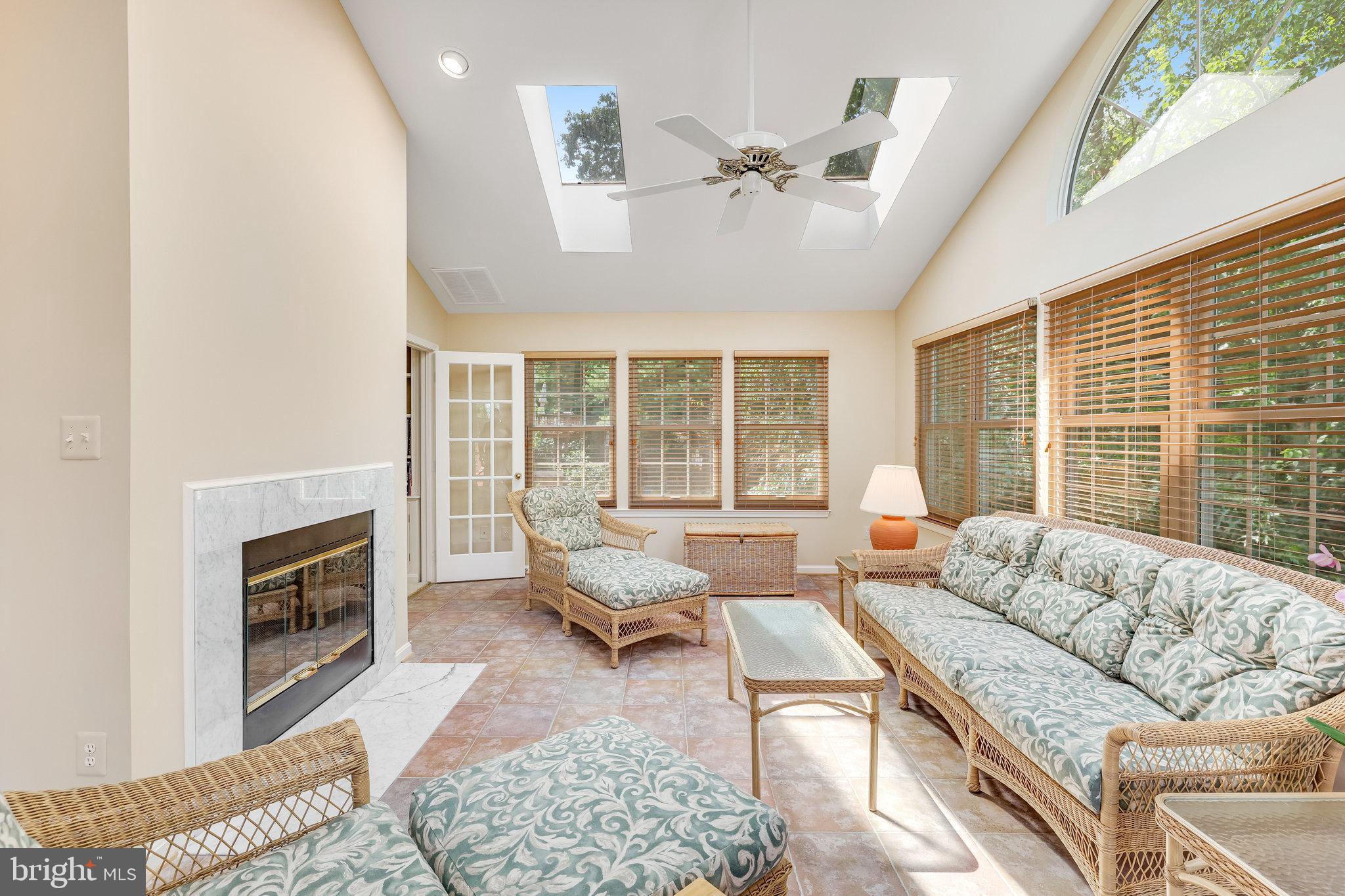 MIRROR RIDGE - Residential