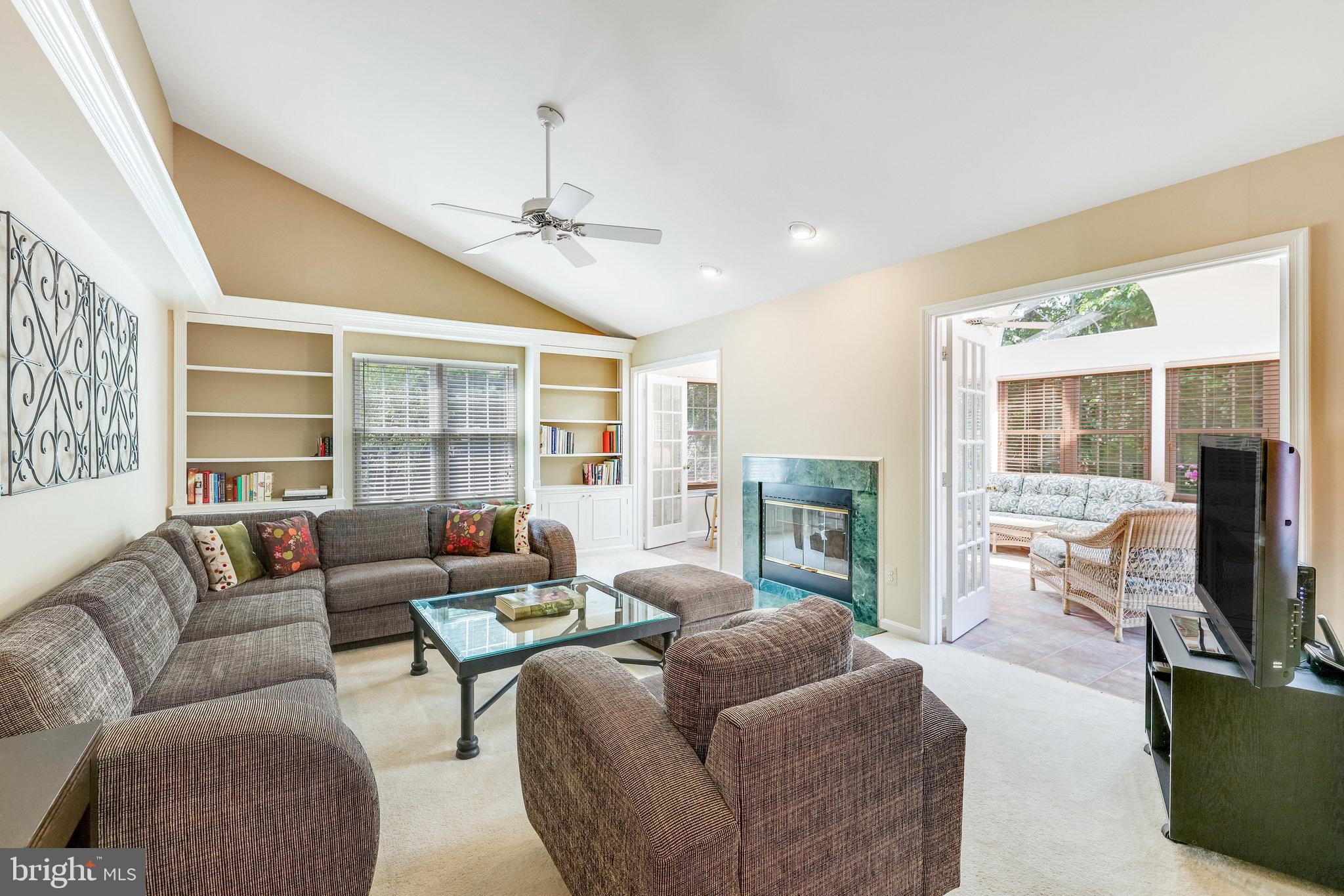 MIRROR RIDGE - Residential