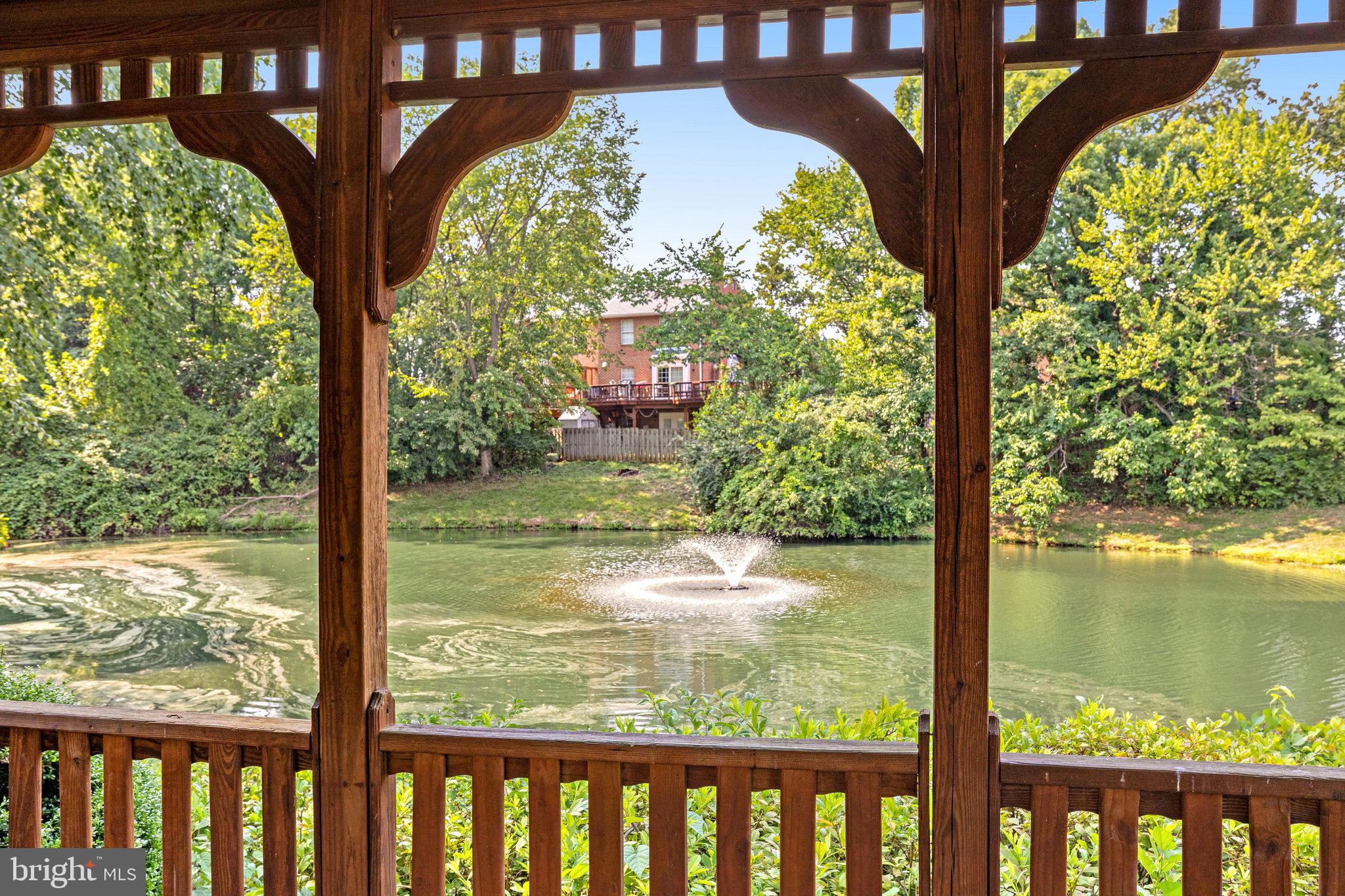 MIRROR RIDGE - Residential