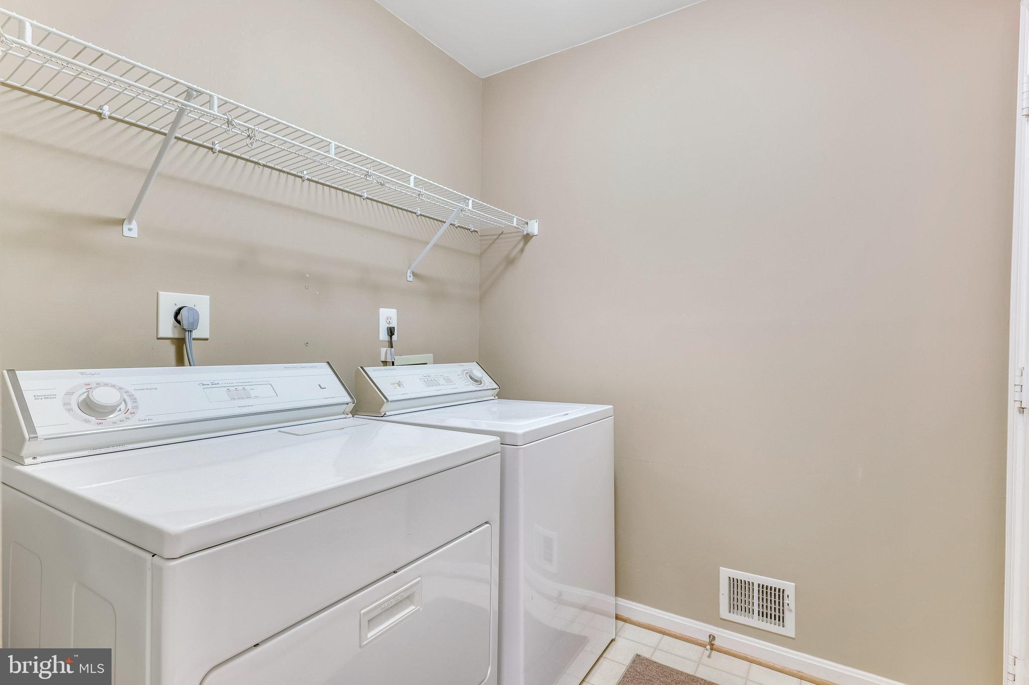 MIRROR RIDGE - Residential