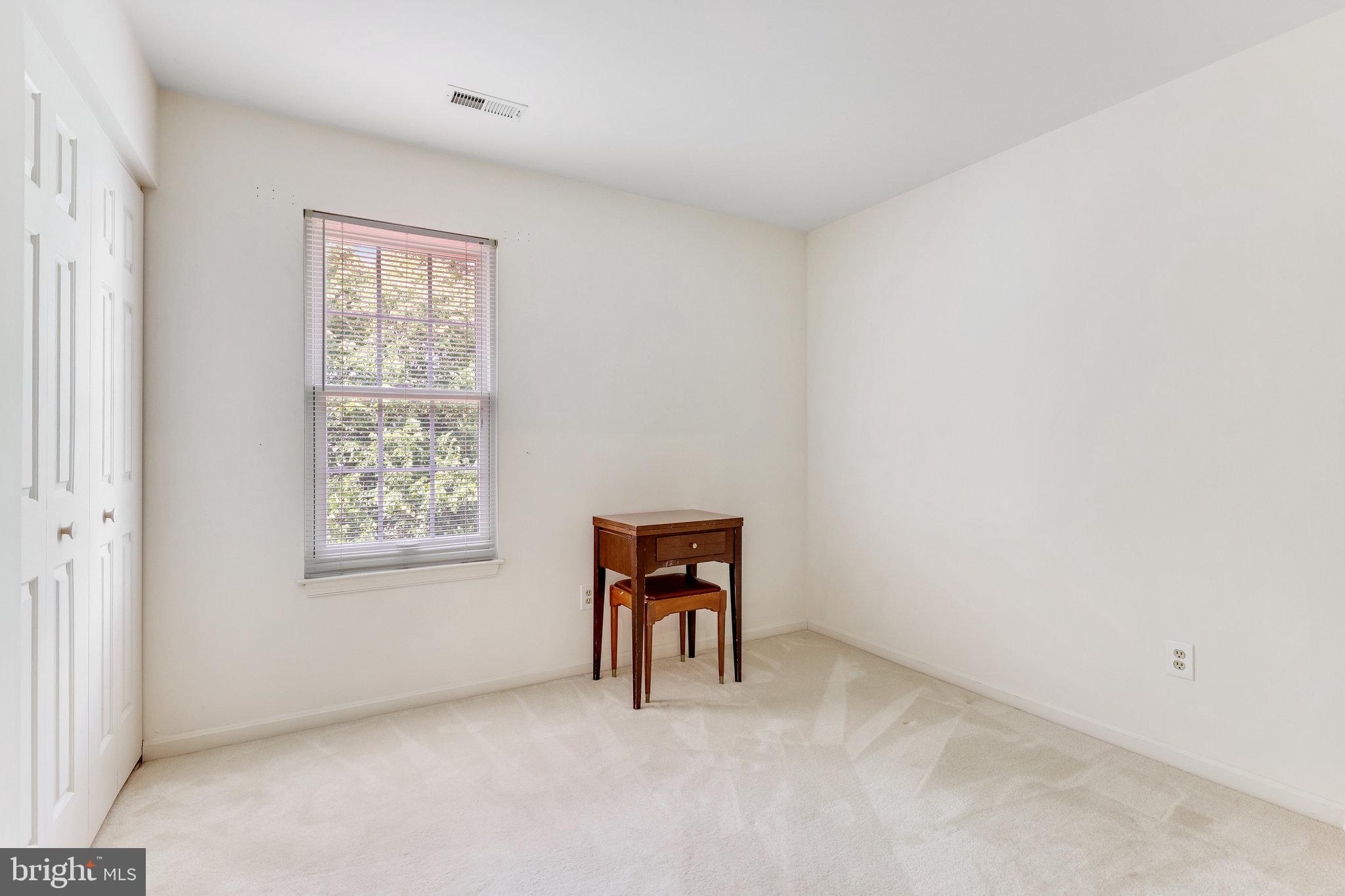 MIRROR RIDGE - Residential