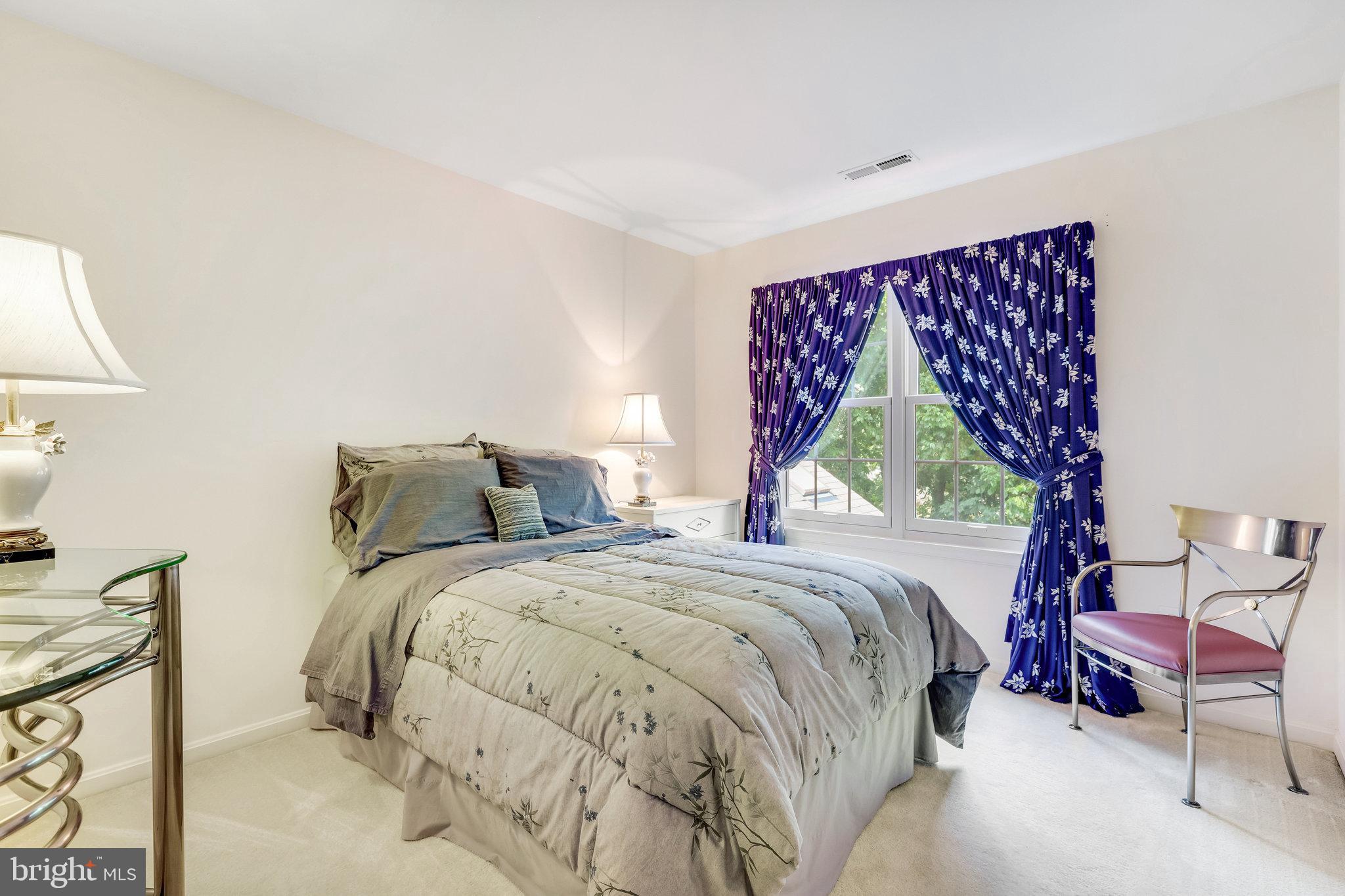 MIRROR RIDGE - Residential