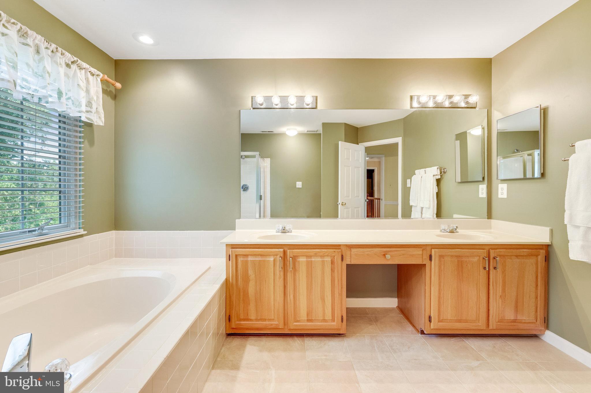 MIRROR RIDGE - Residential