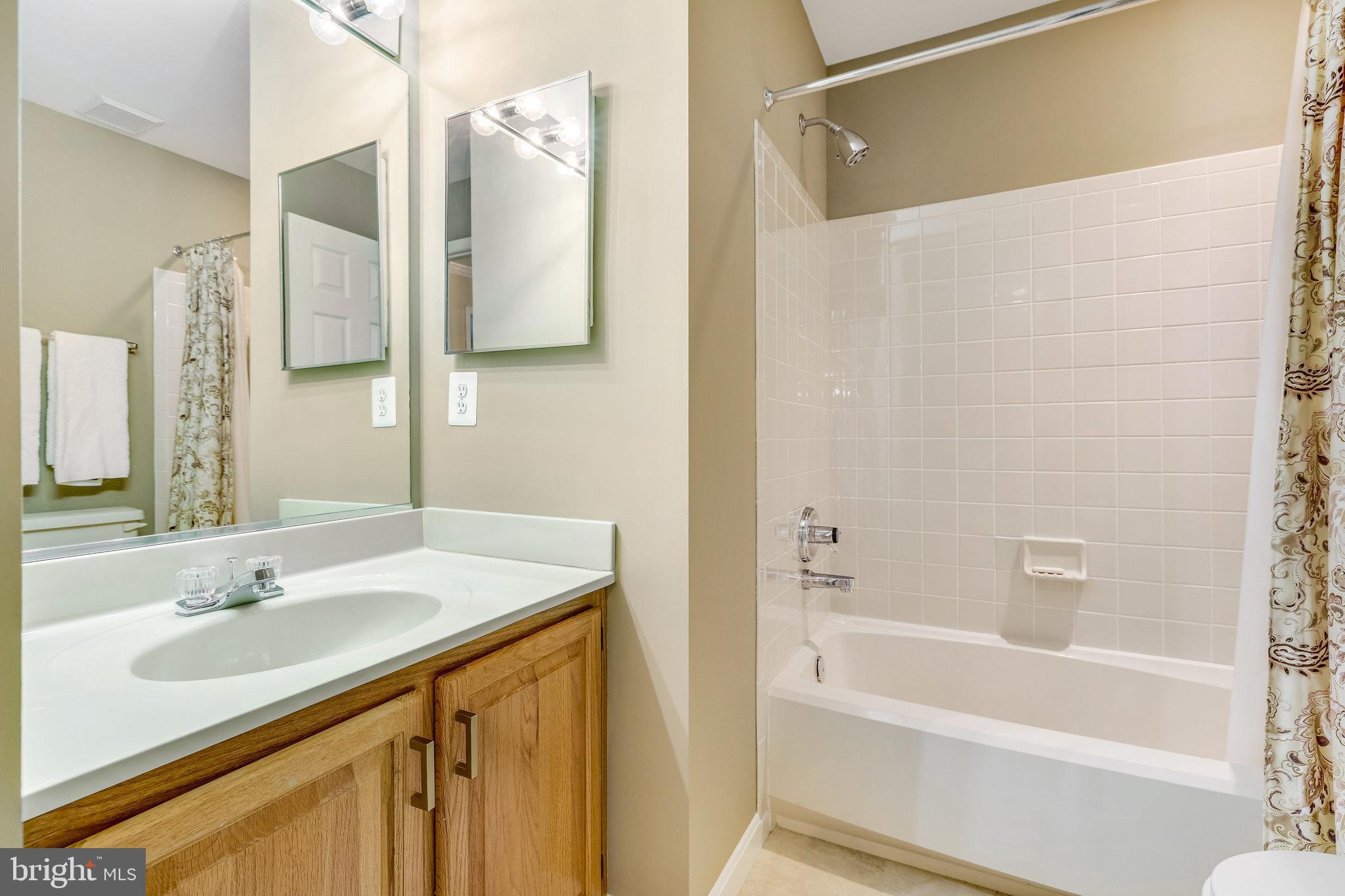 MIRROR RIDGE - Residential