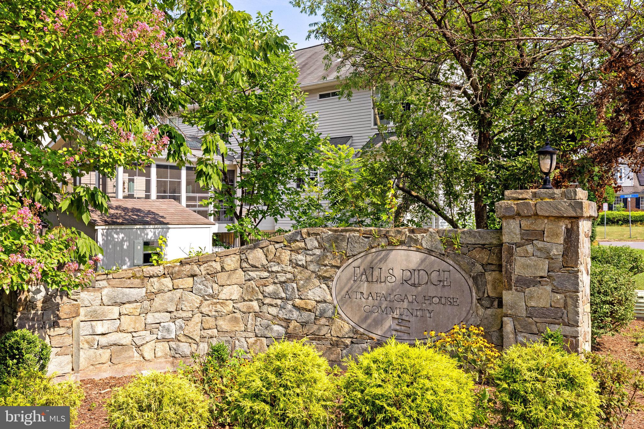 MIRROR RIDGE - Residential