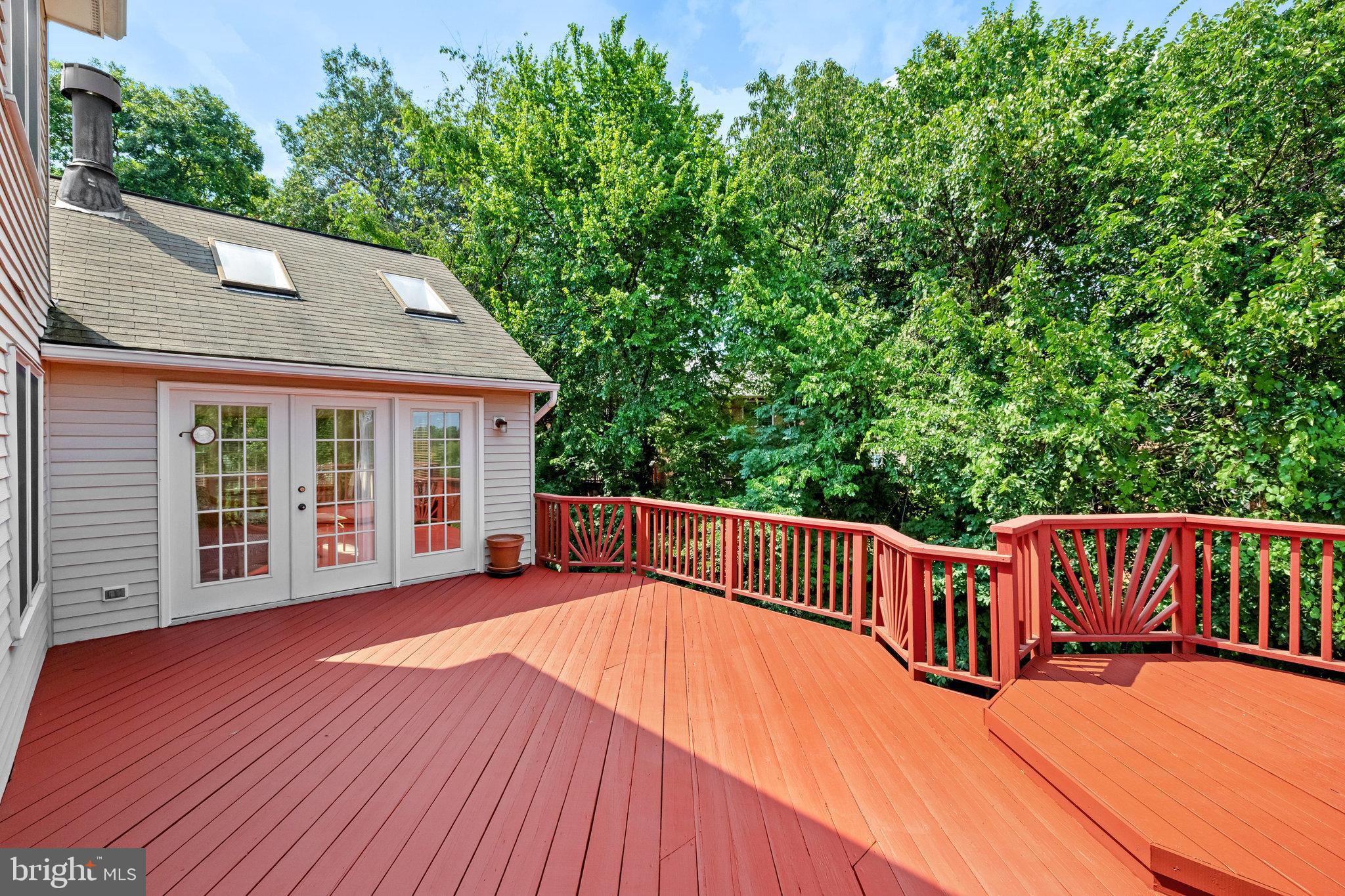 MIRROR RIDGE - Residential