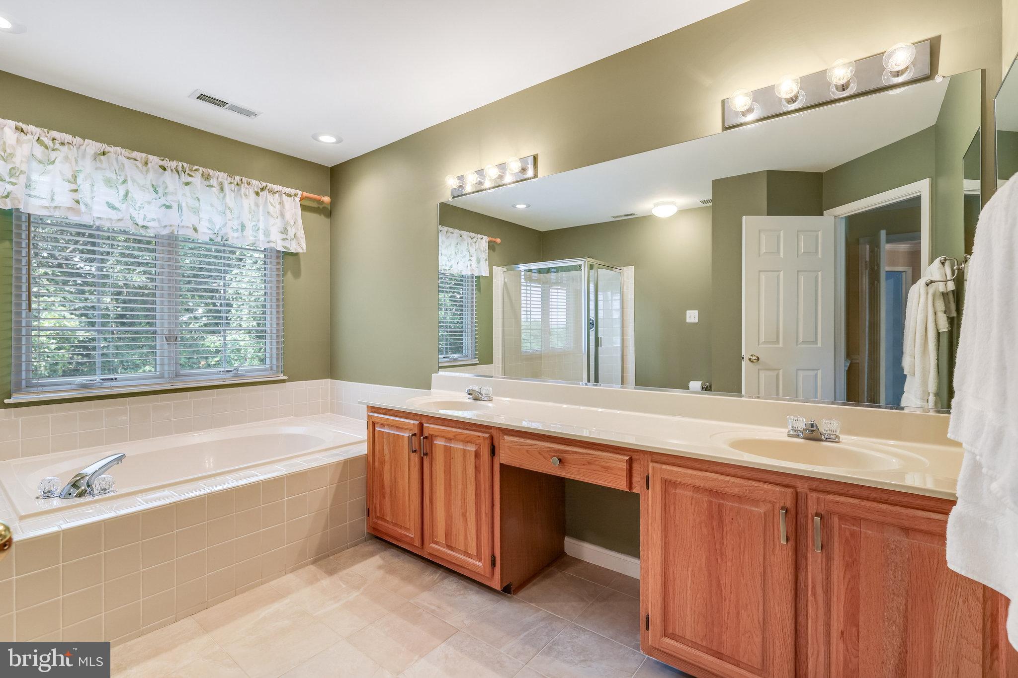 MIRROR RIDGE - Residential