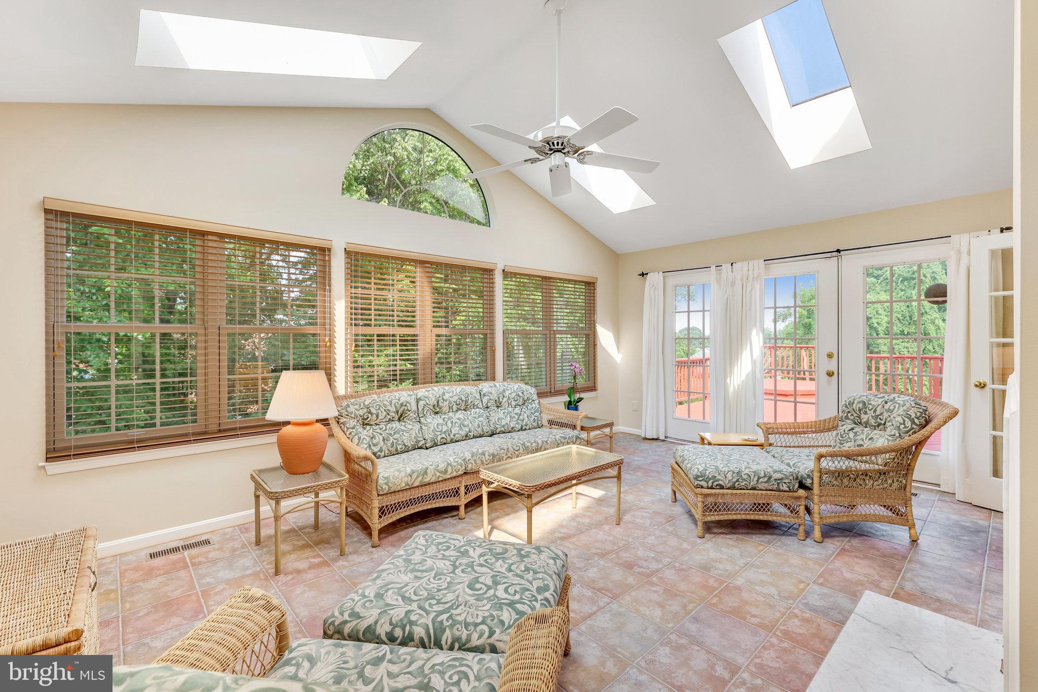 MIRROR RIDGE - Residential