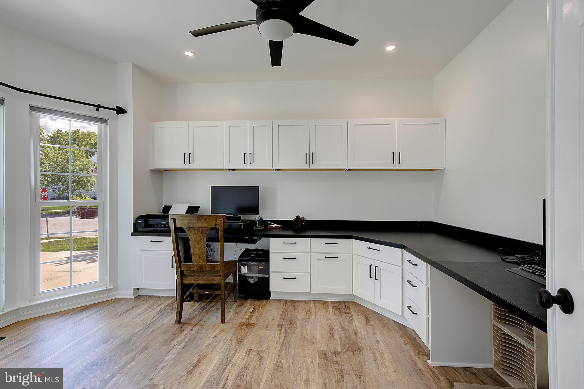 2424 VALLEY BROOK LANE