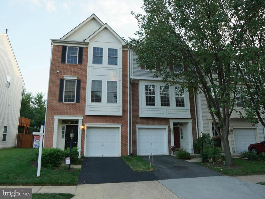 This expanded end unit "Jefferson" model with 3-level bumpouts is in impeccable condition and offers over 2700 sq.ft of finished living space; a spacious back yard with mature grass and oversized deck. Main level features open floorplan, with mid-position kitchen, breakfast room, dining room, and living room. Corian countertops, ceramic sink, gas cooking, microwave. Lower level is fully finished!