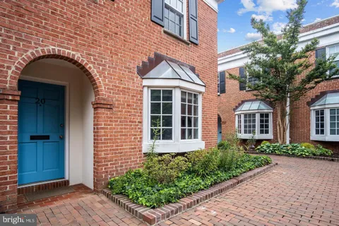 220 N Saint Asaph Street Unit 20, Alexandria, VA MLS: VAAX2054670