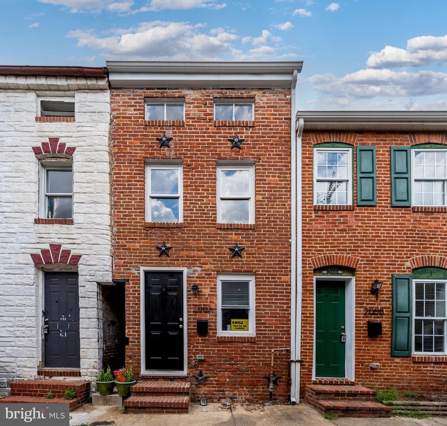 Beautifully renovated 1BR/1BA 1,000 SQFT townhome with amazing outdoor space! Enjoy the gourmet chef's kitchen with stainless steel appliances and granite countertops, bathroom with custom tiled shower, open floor plan, upgraded flooring throughout, and spacious bedroom. 19' x 10' Rear patio is perfect for entertaining! Available 6/1.
