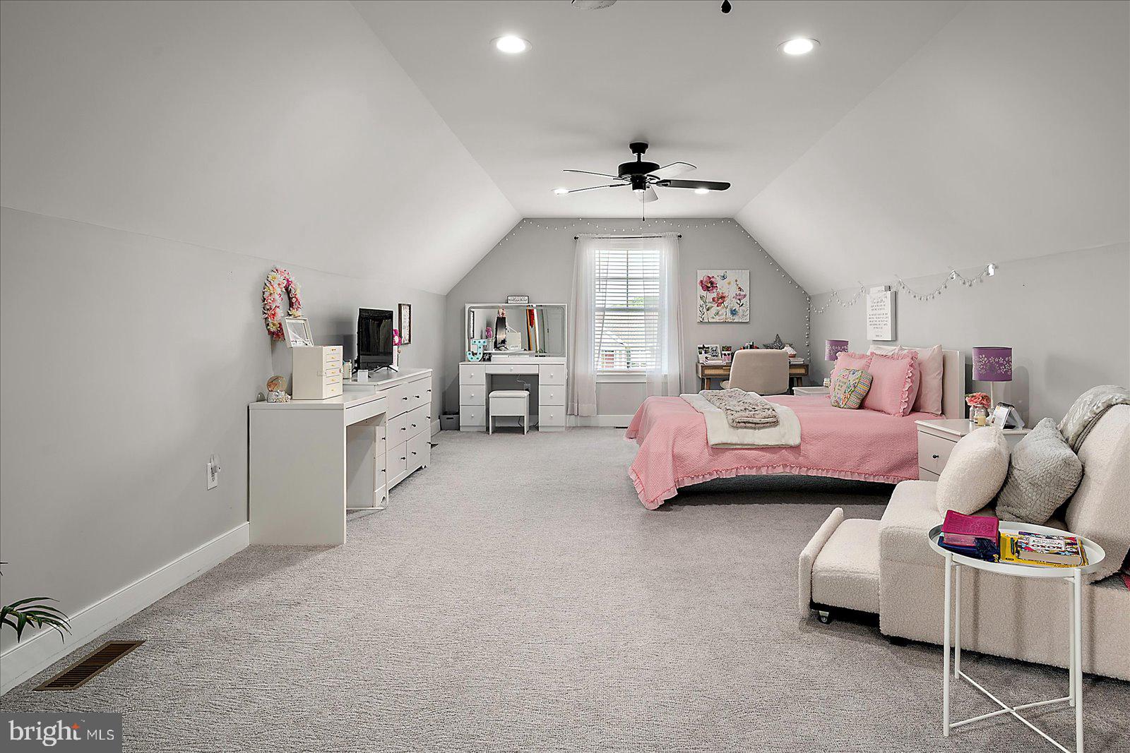 KINGSTON RIDGE - Residential