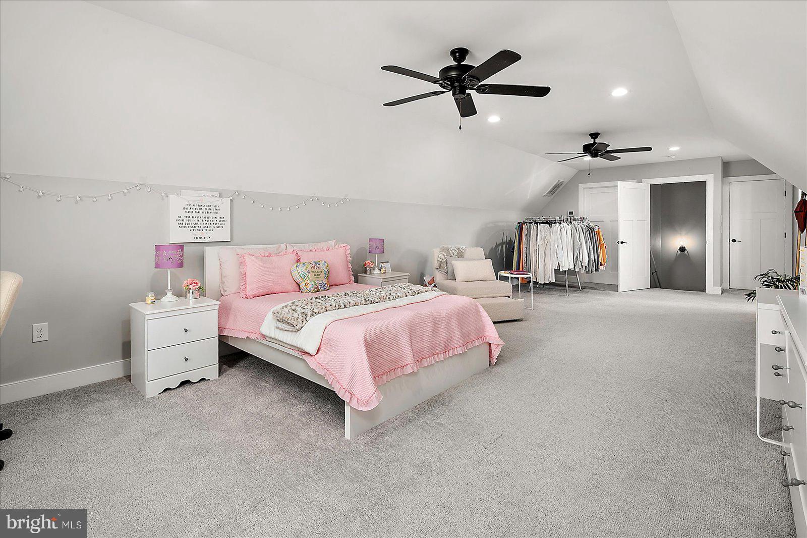 KINGSTON RIDGE - Residential