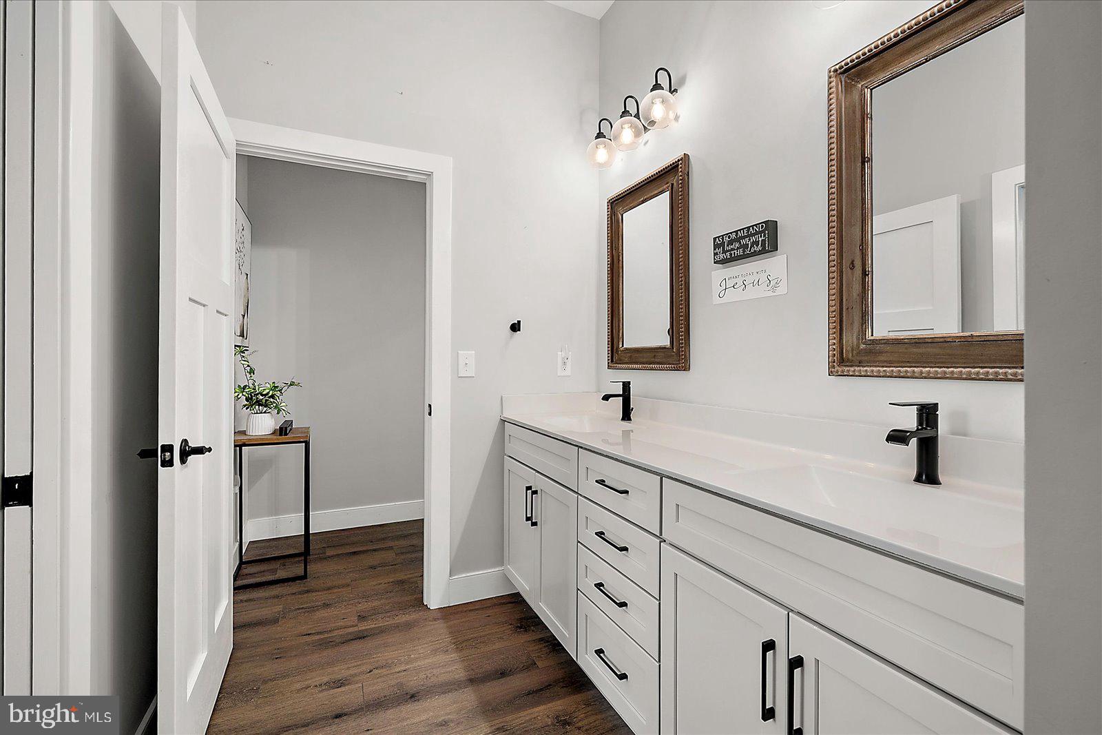 KINGSTON RIDGE - Residential