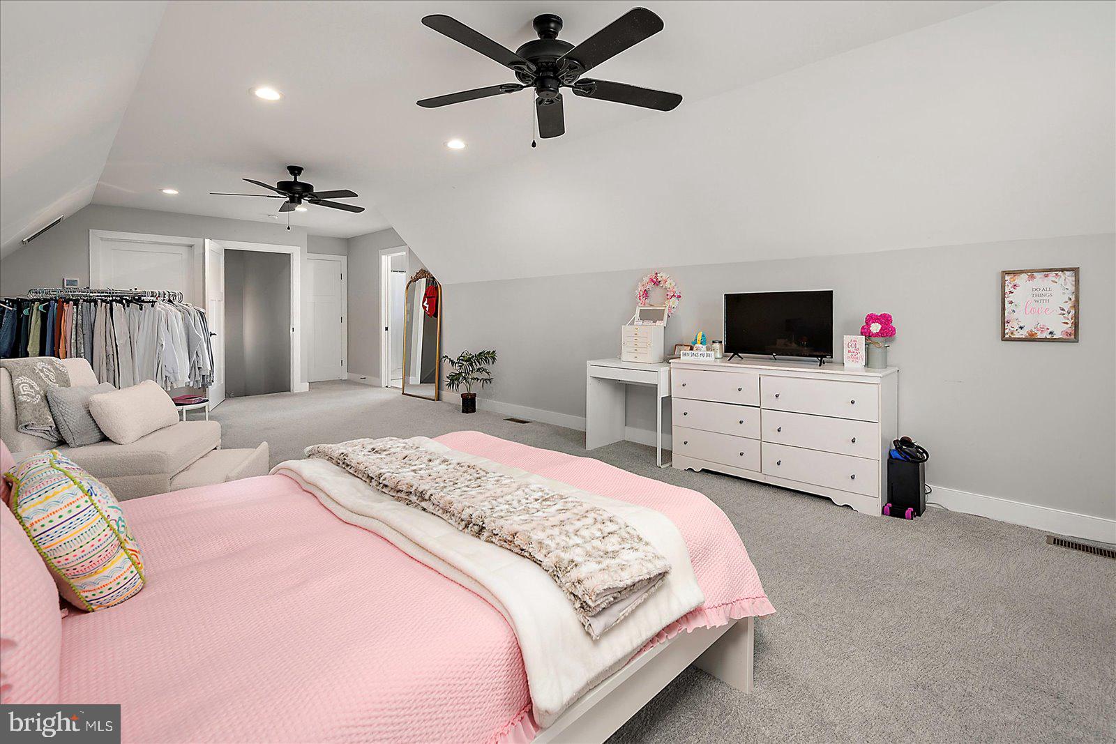 KINGSTON RIDGE - Residential