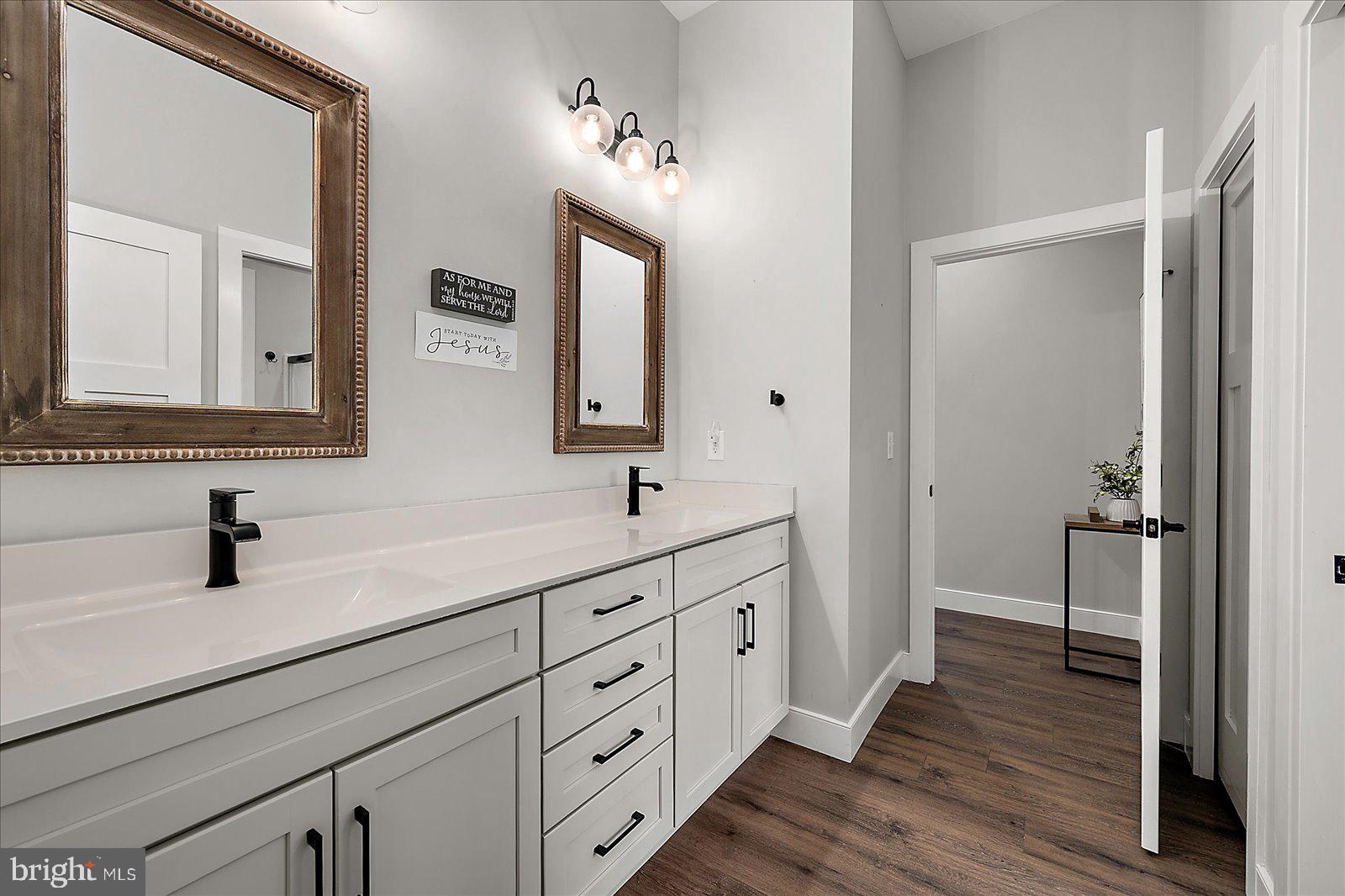 KINGSTON RIDGE - Residential