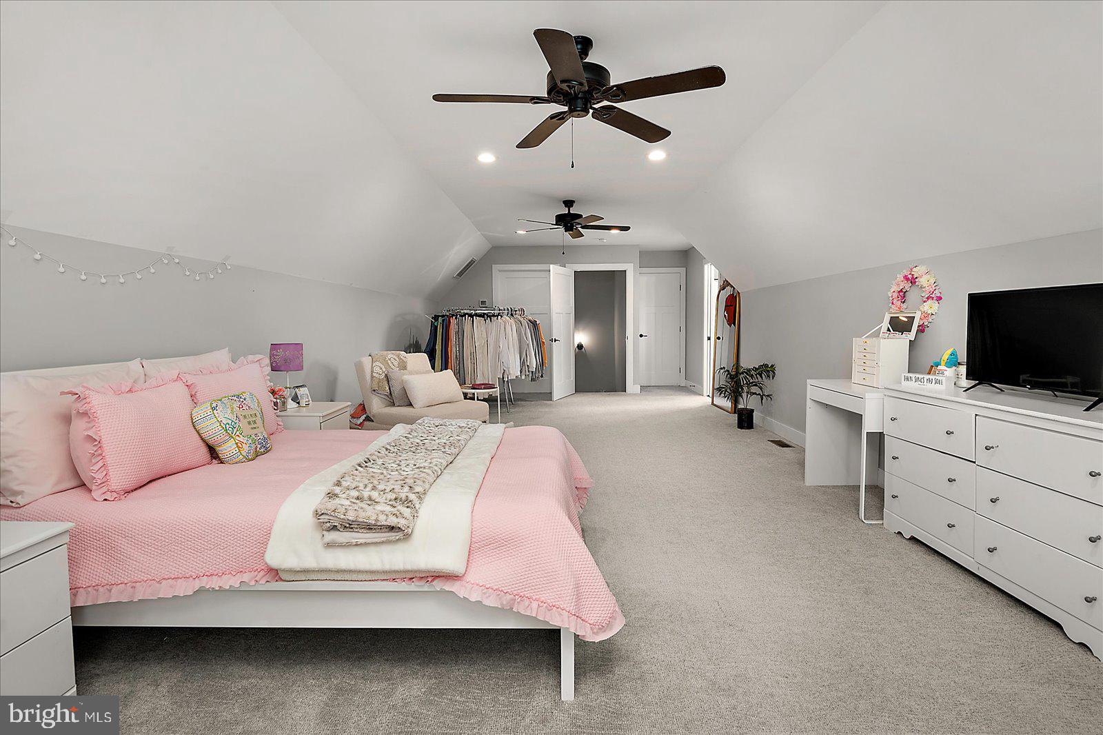 KINGSTON RIDGE - Residential