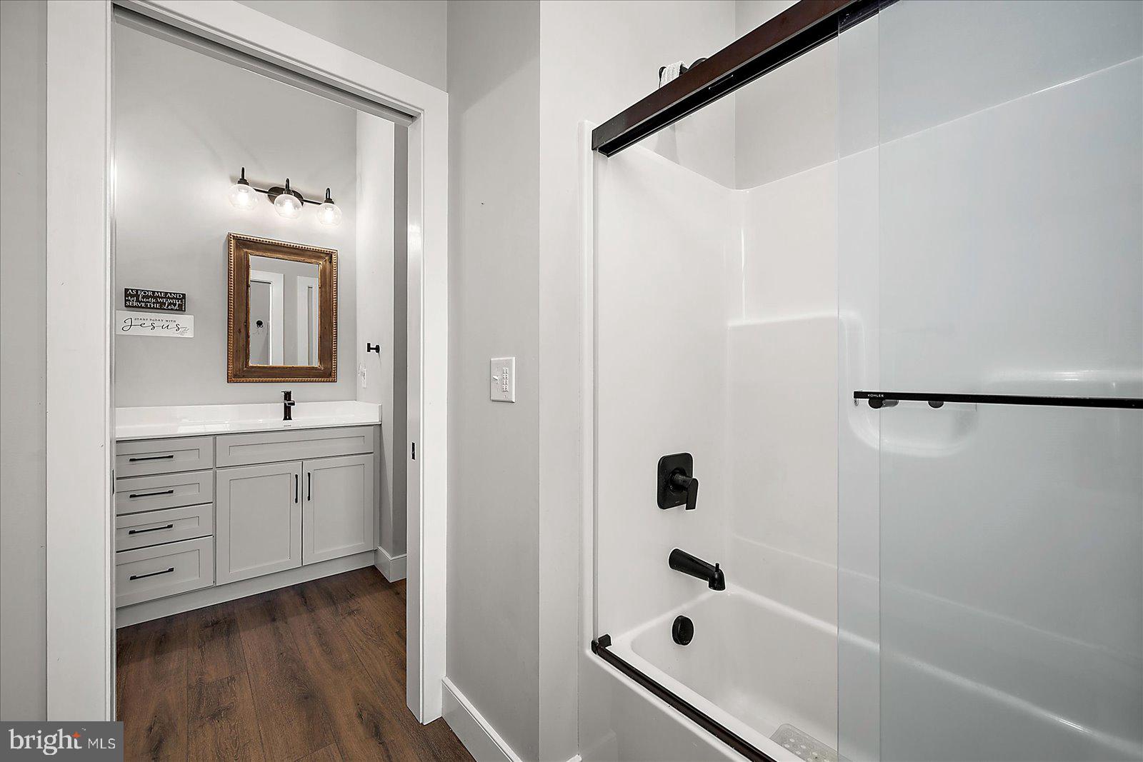 KINGSTON RIDGE - Residential