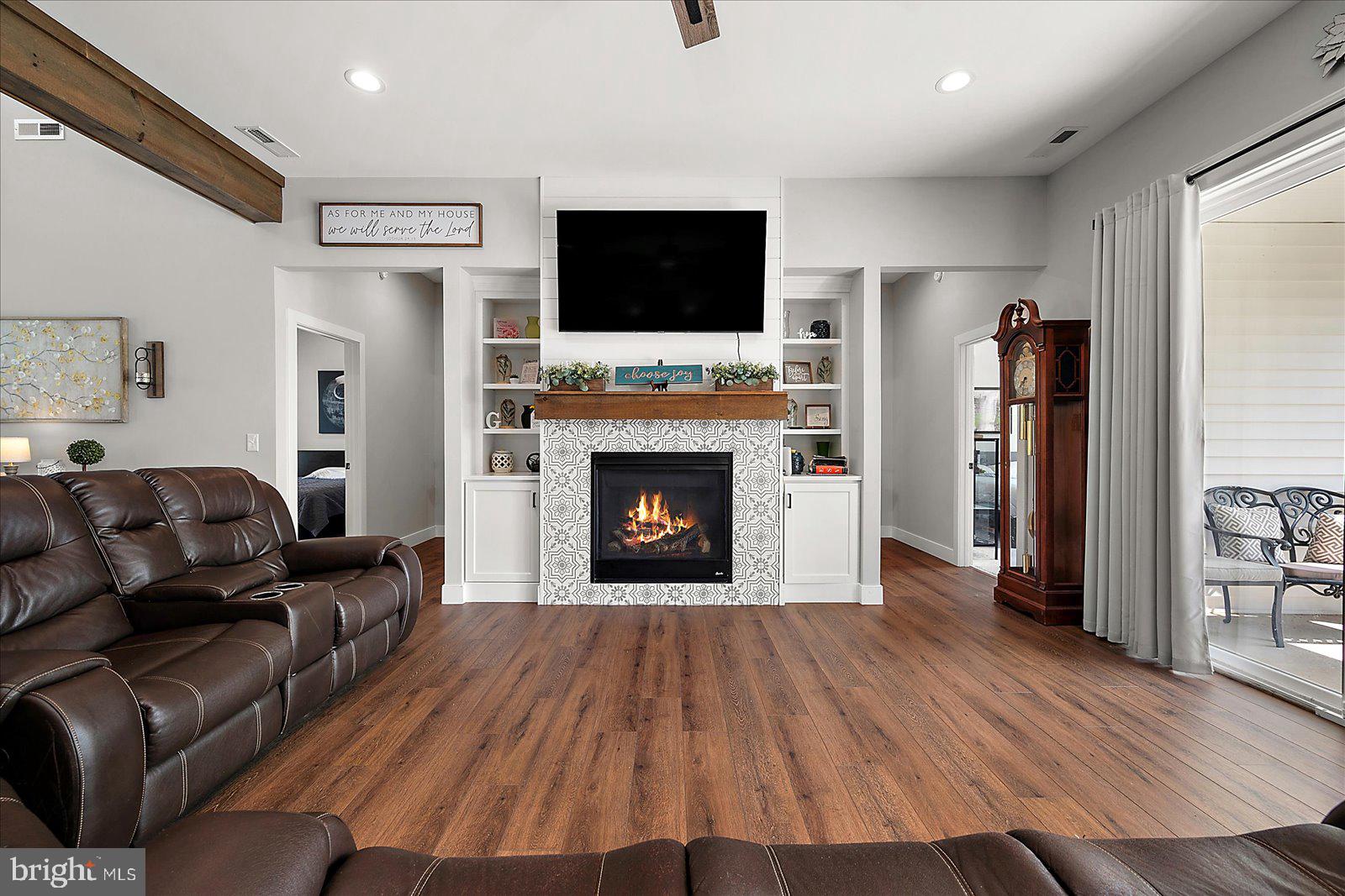 KINGSTON RIDGE - Residential