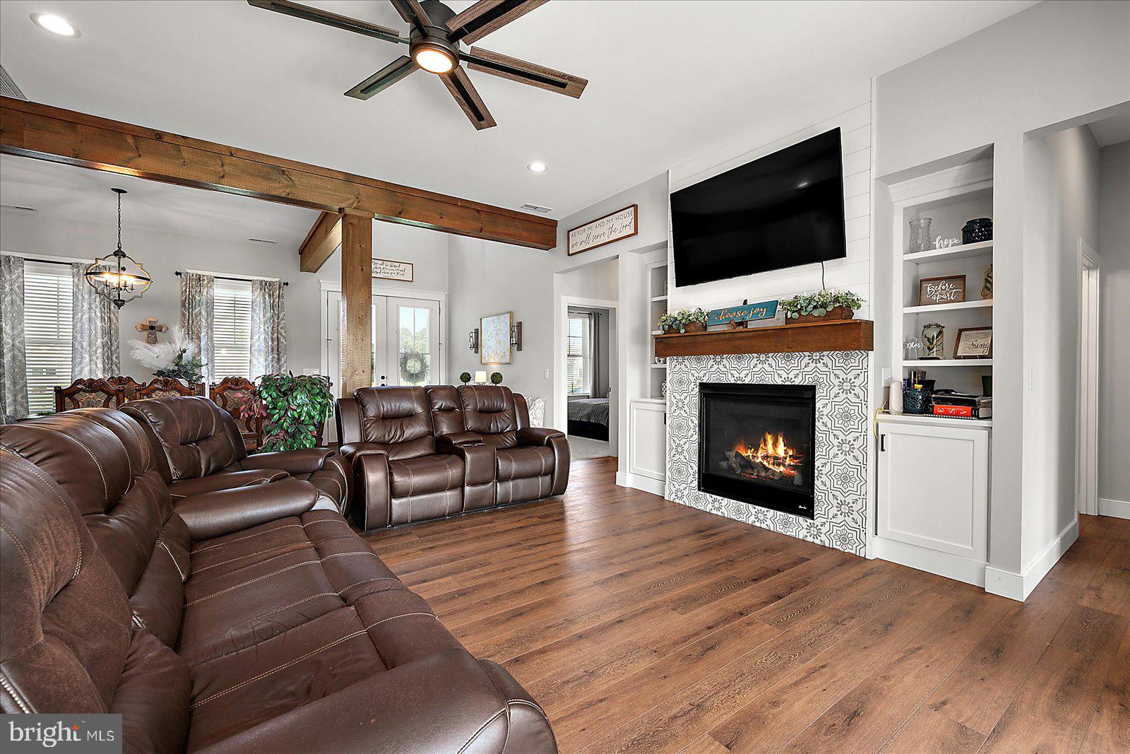 KINGSTON RIDGE - Residential