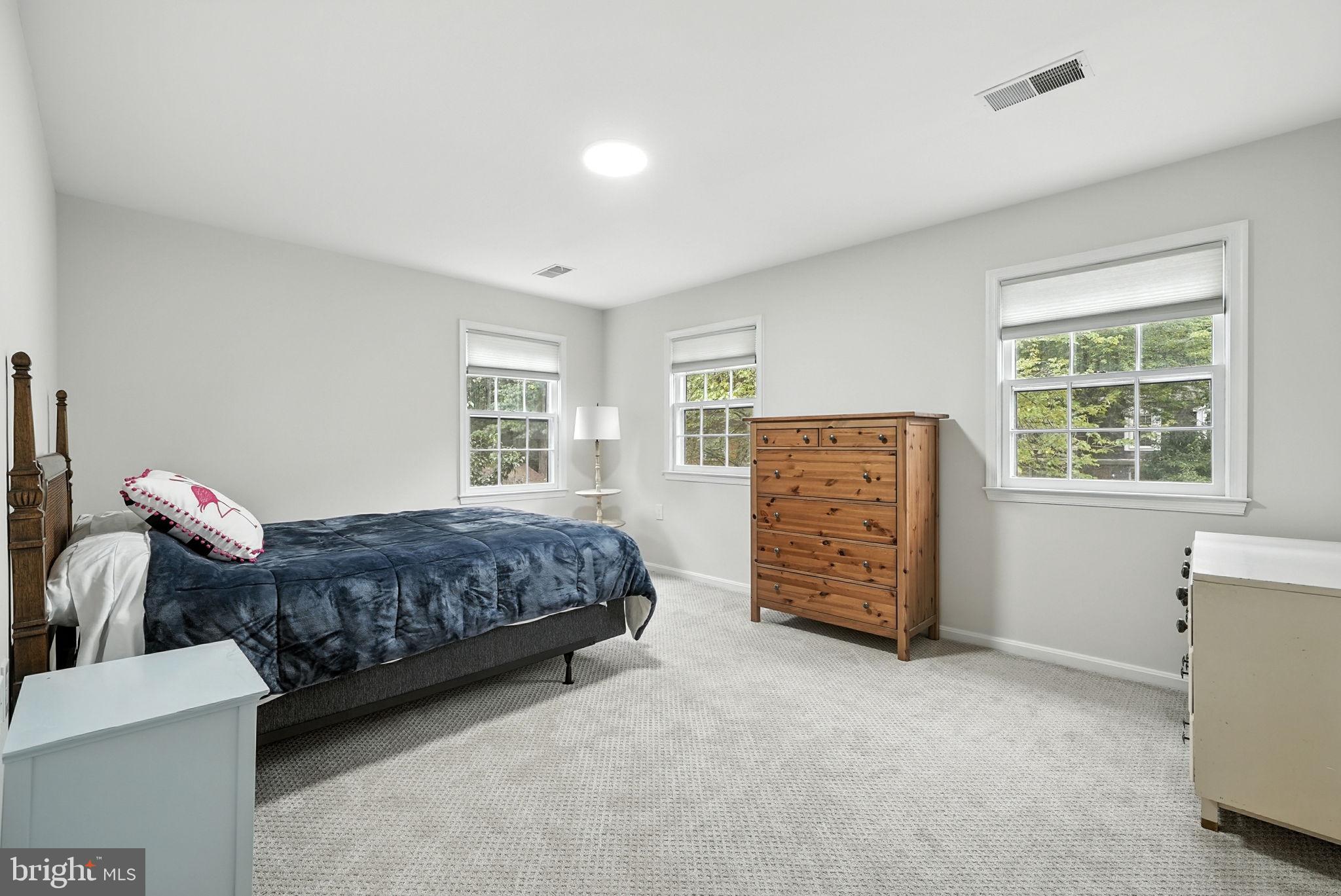 LAKE RIDGE - Residential