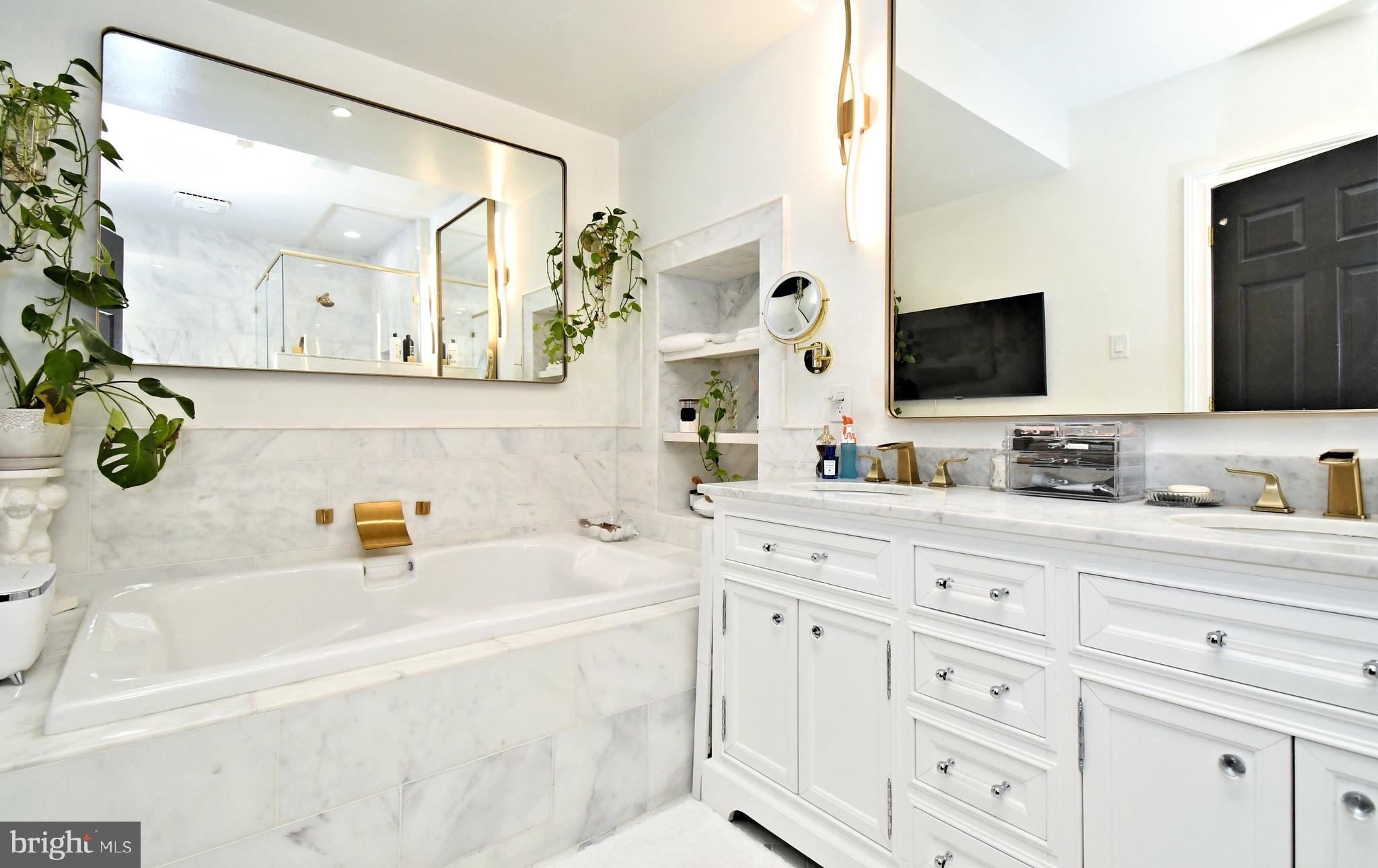 VILLAS OF NEWTOWN - Residential