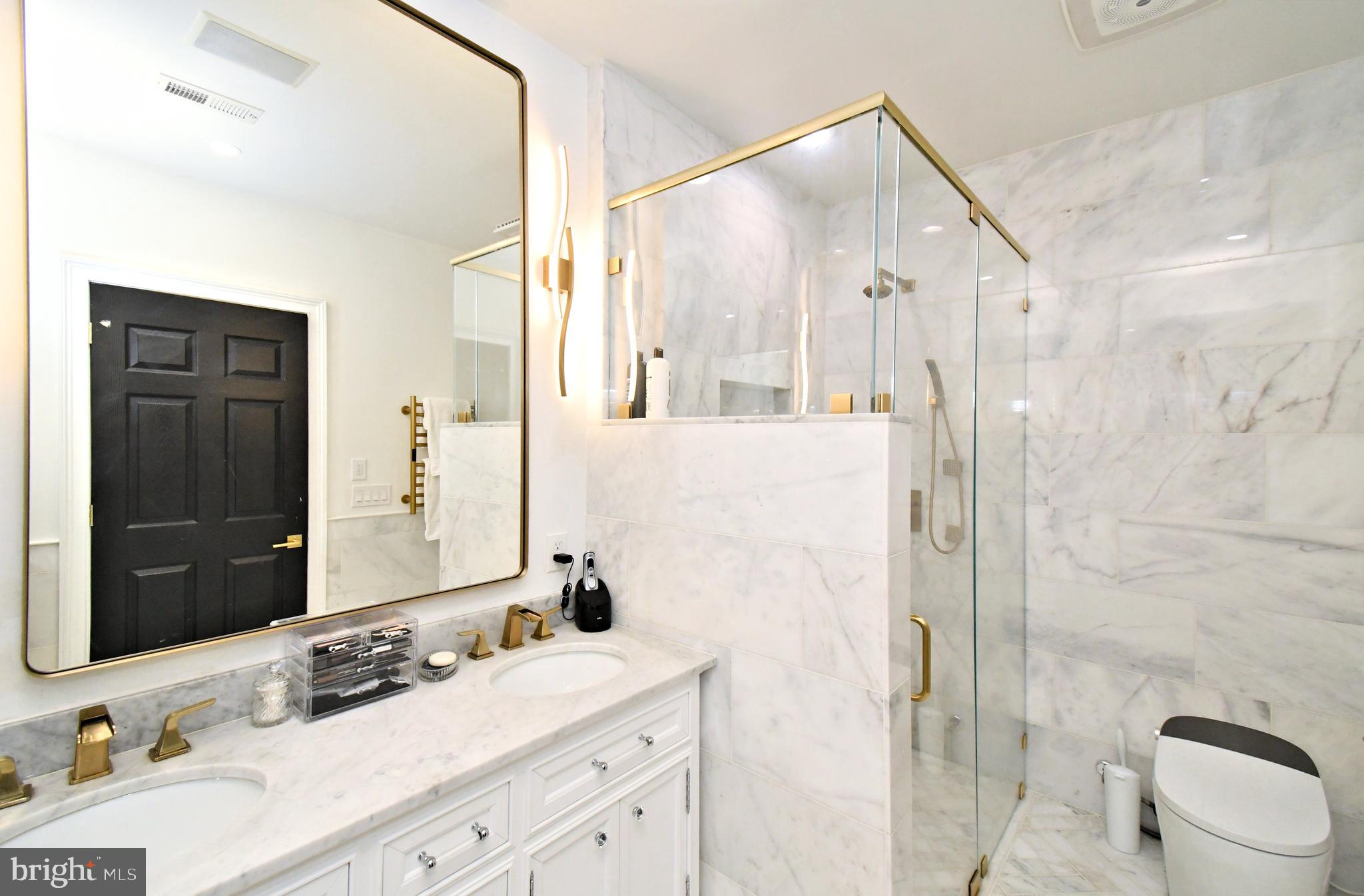 VILLAS OF NEWTOWN - Residential