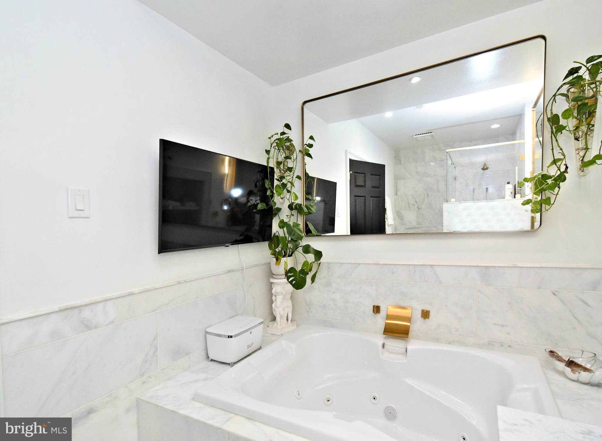 VILLAS OF NEWTOWN - Residential