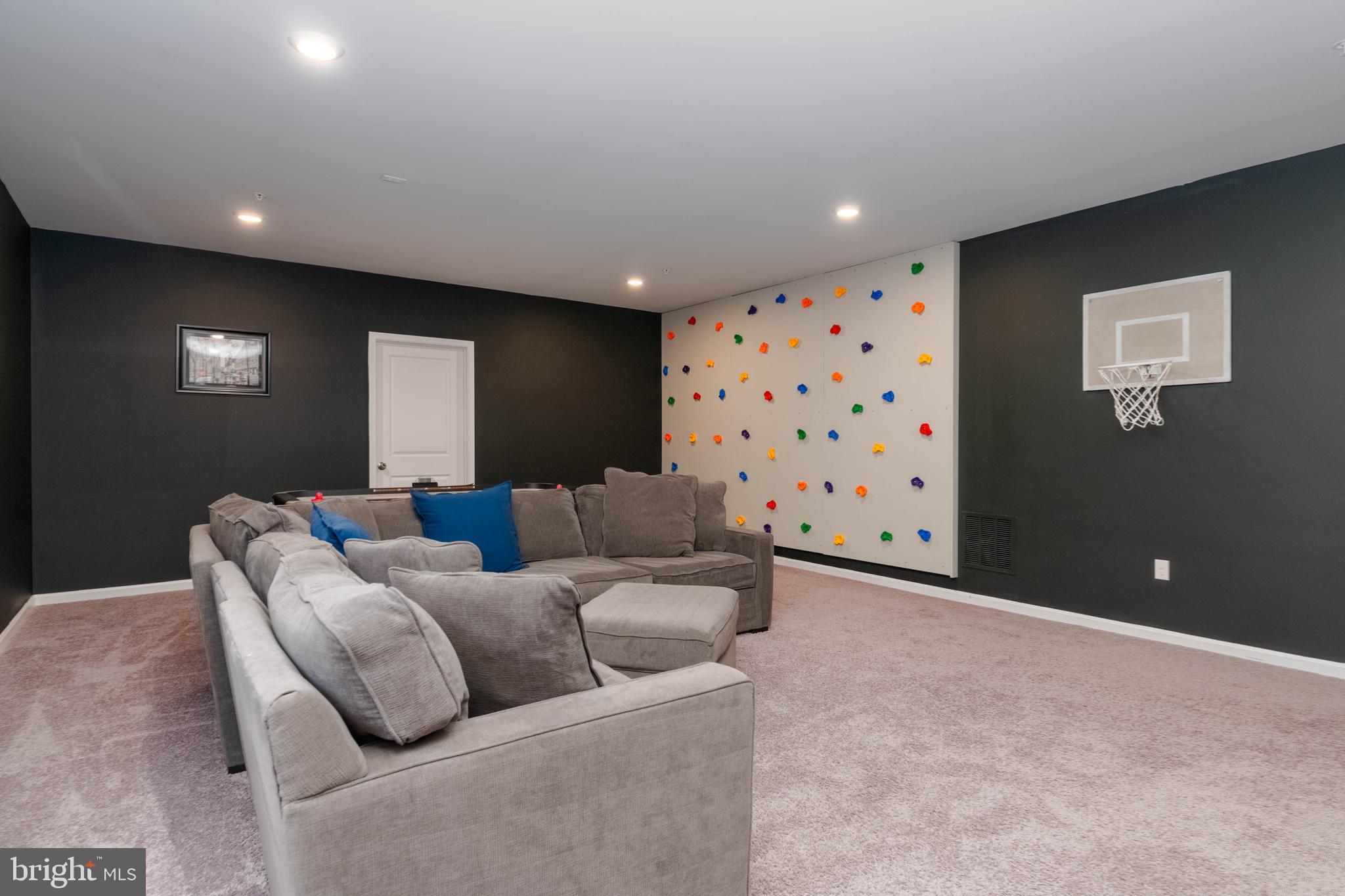 MONARCH GLEN - Residential