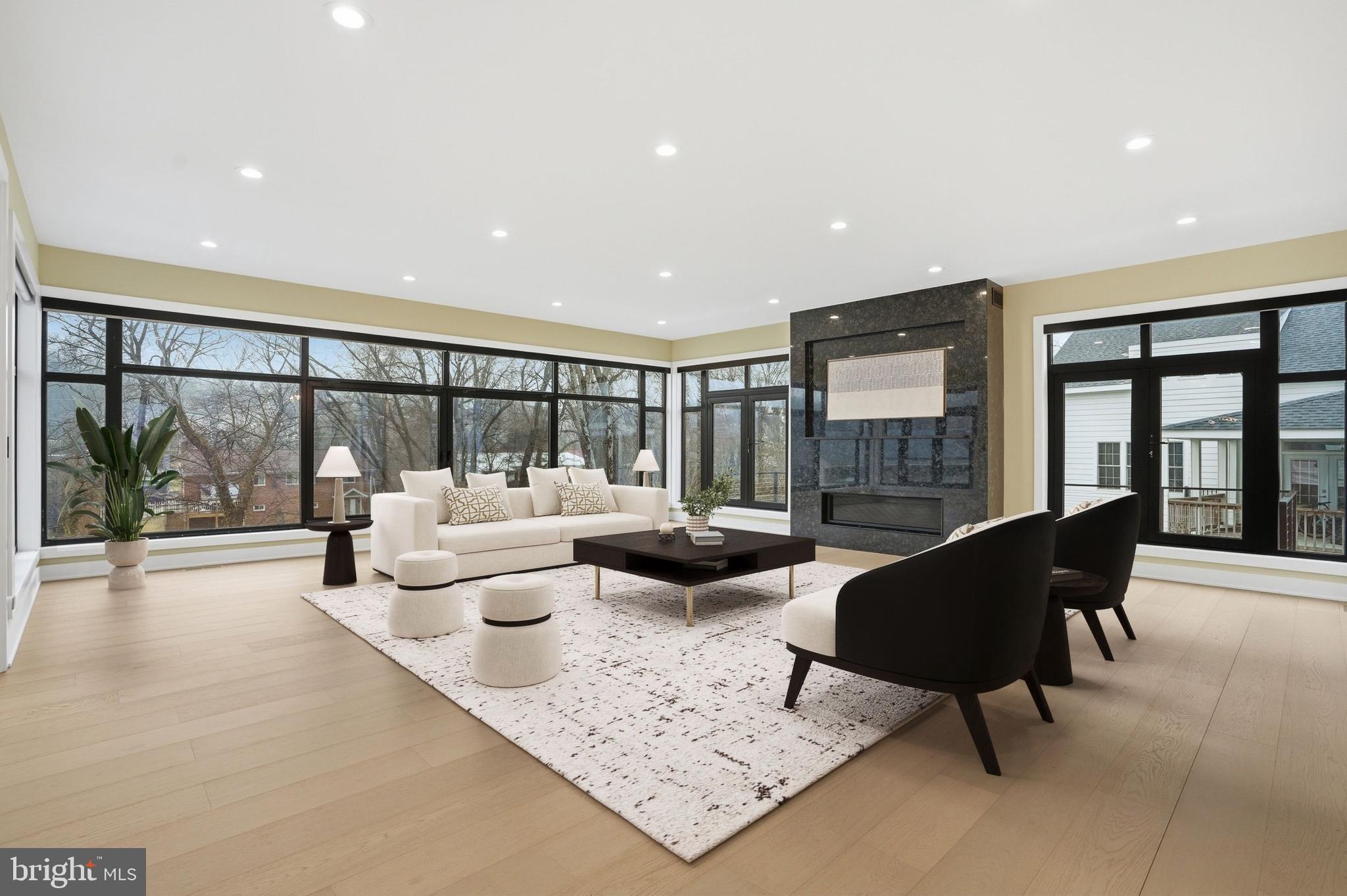 MCLEAN MANOR - Residential