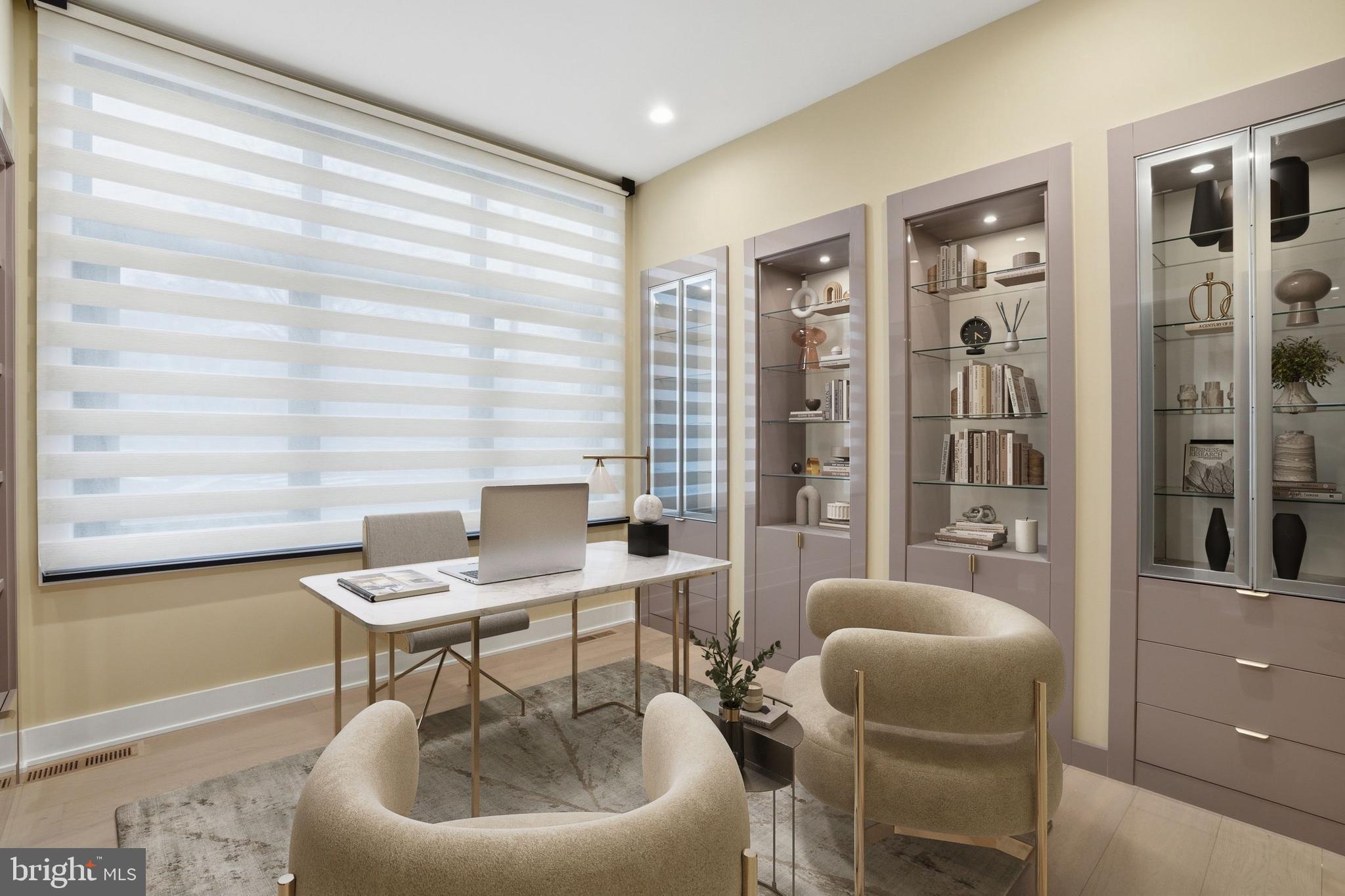 MCLEAN MANOR - Residential