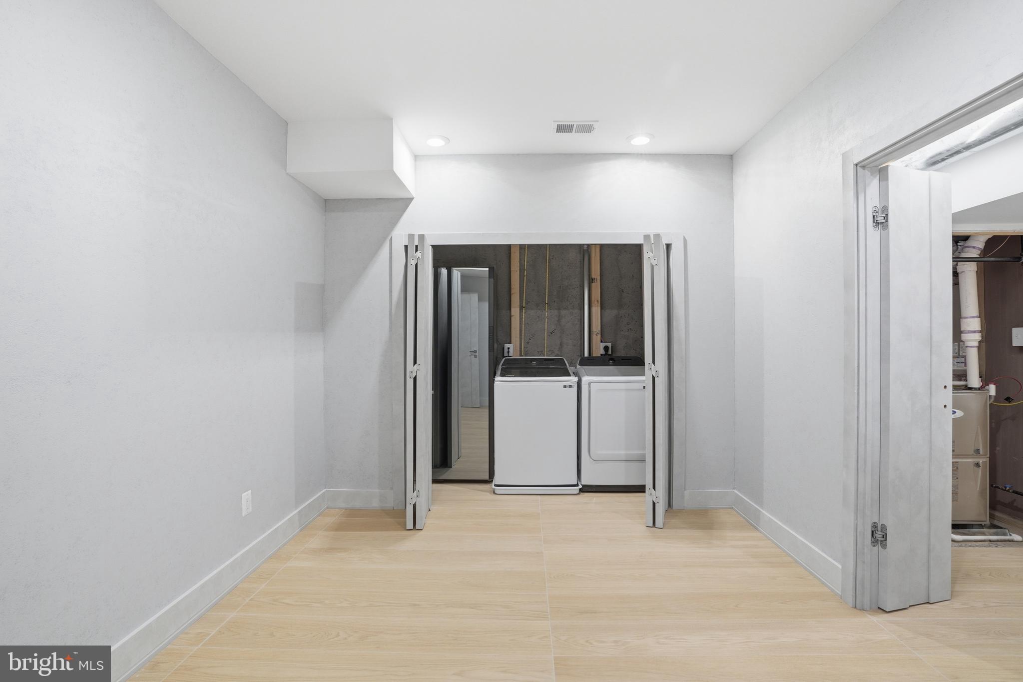 MCLEAN MANOR - Residential