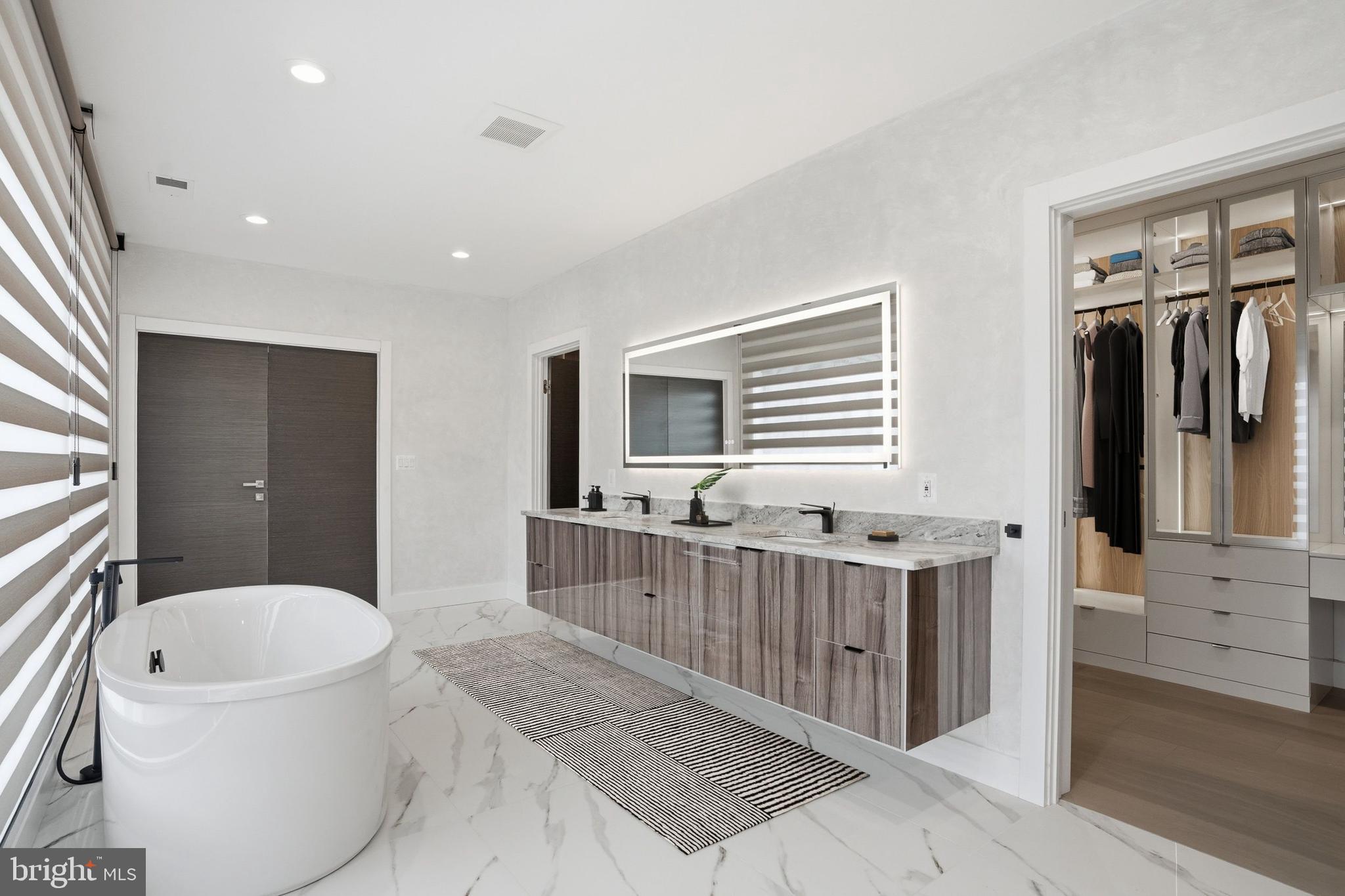 MCLEAN MANOR - Residential