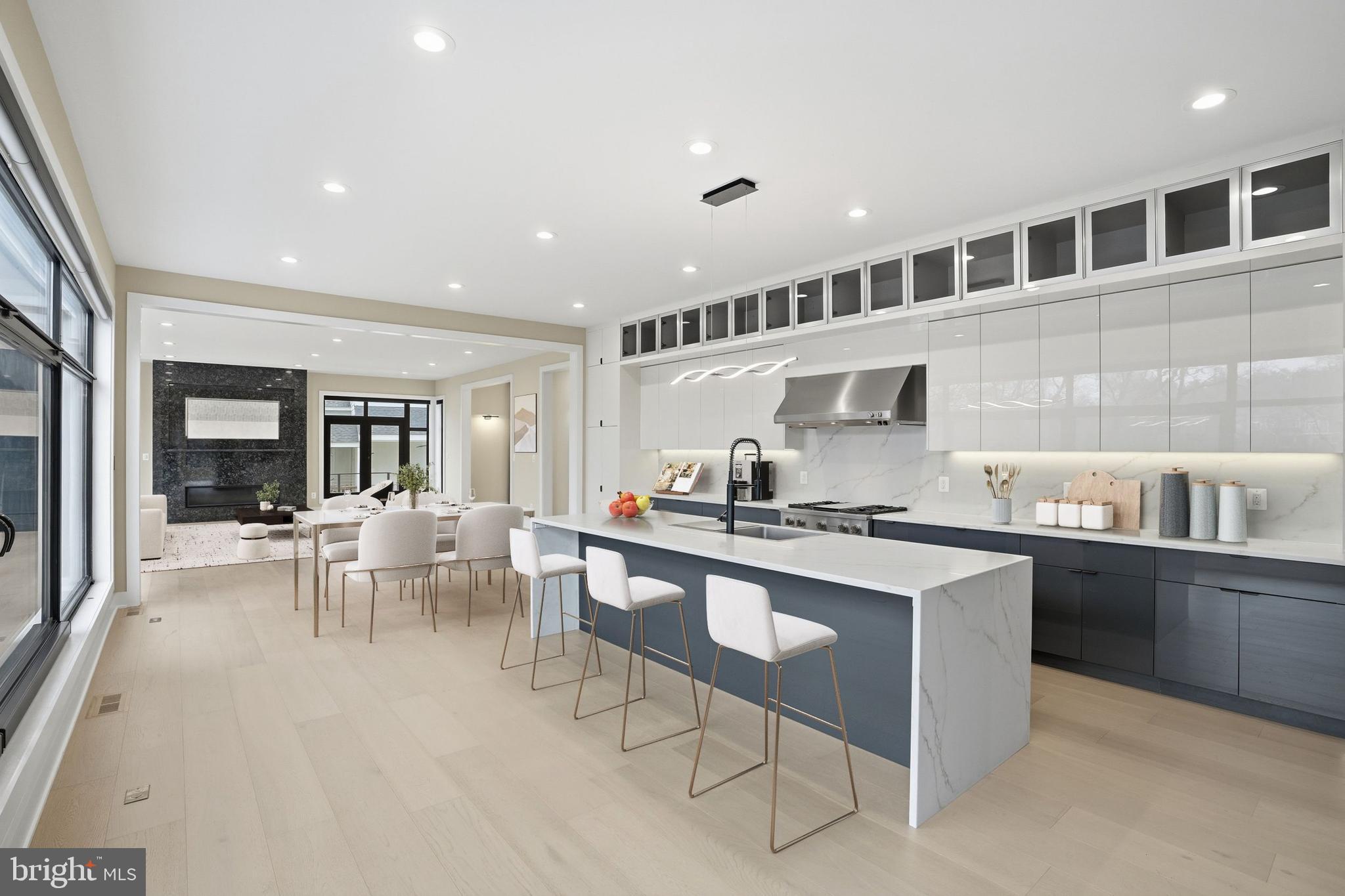 MCLEAN MANOR - Residential