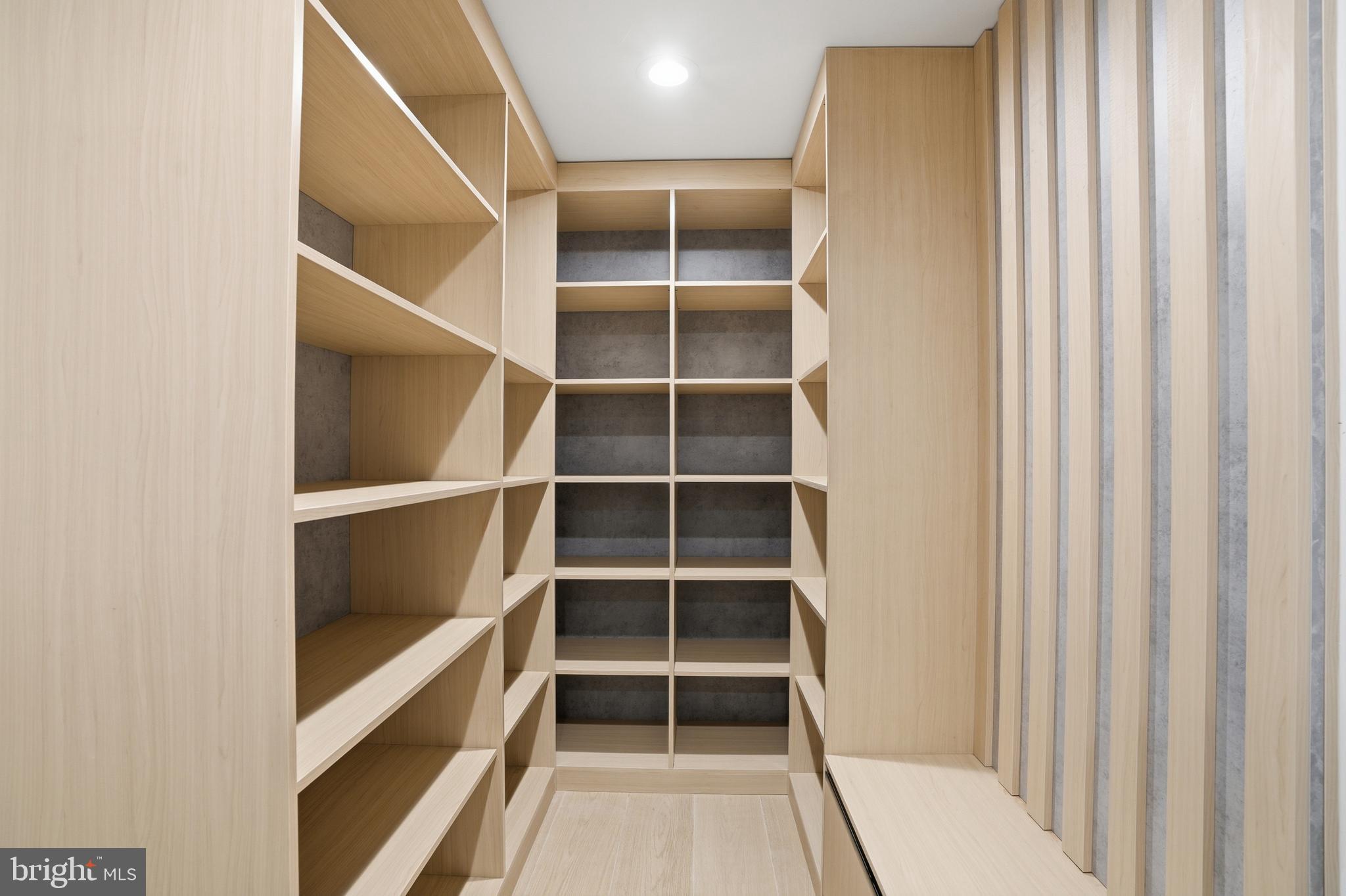 MCLEAN MANOR - Residential