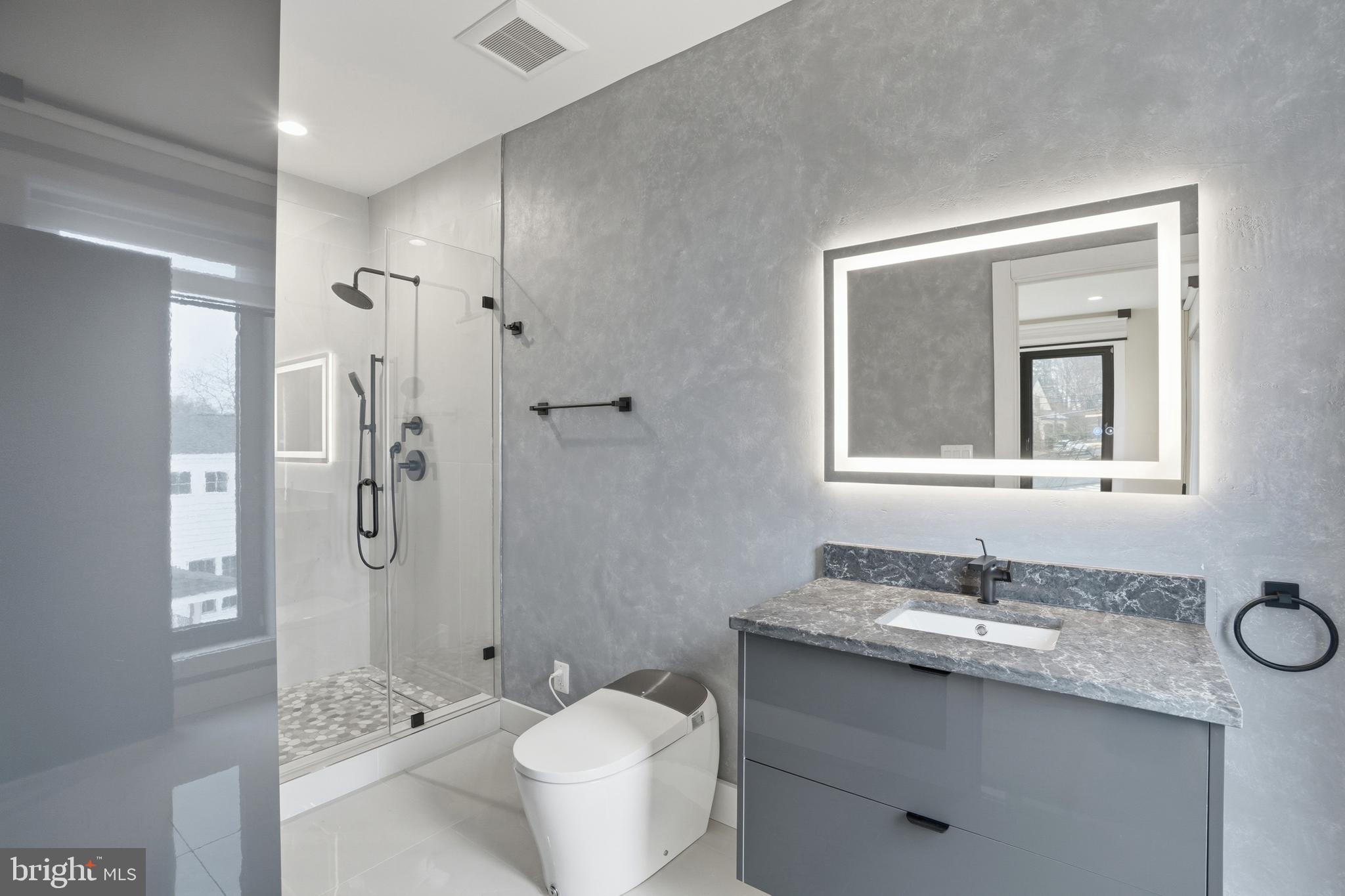 MCLEAN MANOR - Residential