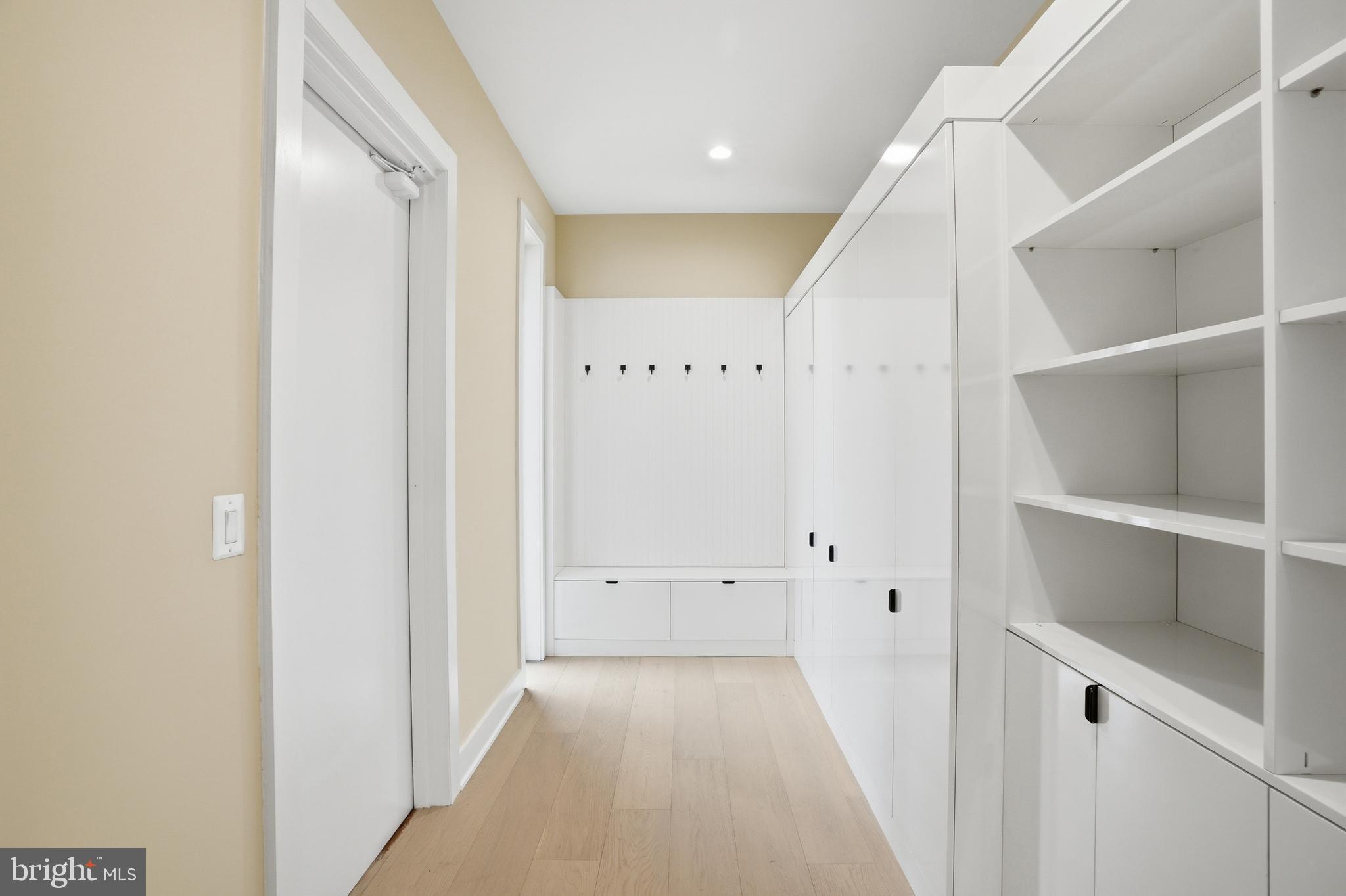 MCLEAN MANOR - Residential