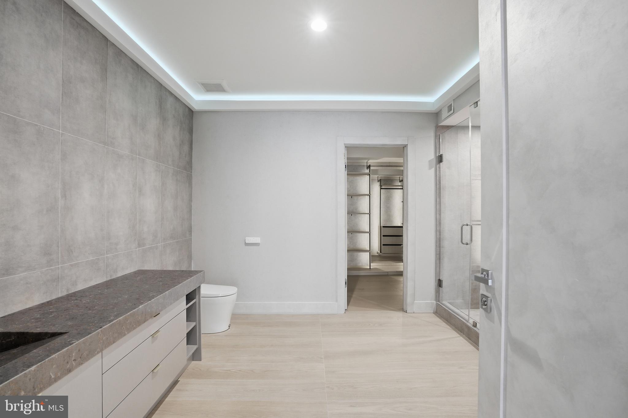 MCLEAN MANOR - Residential