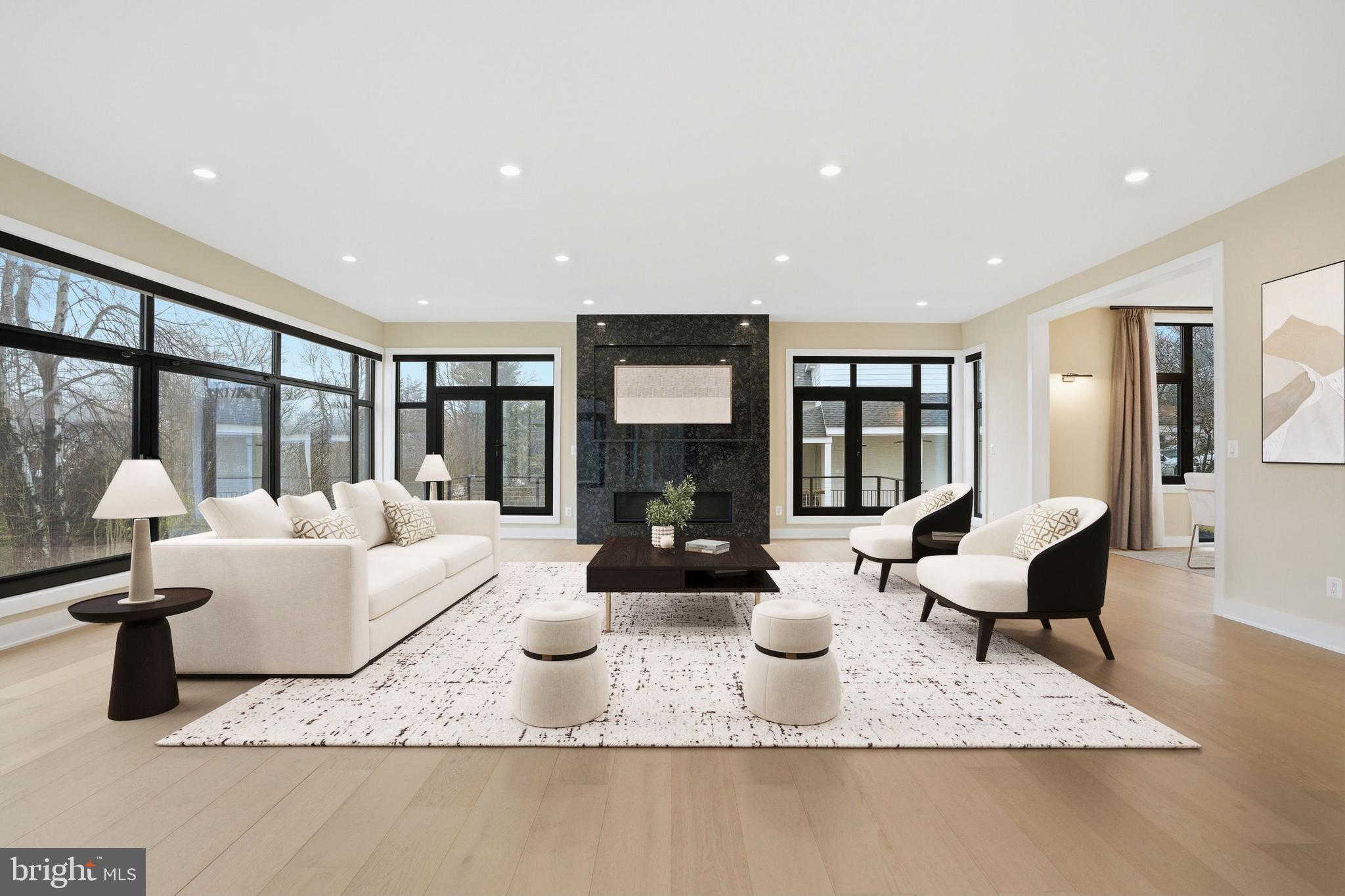 MCLEAN MANOR - Residential