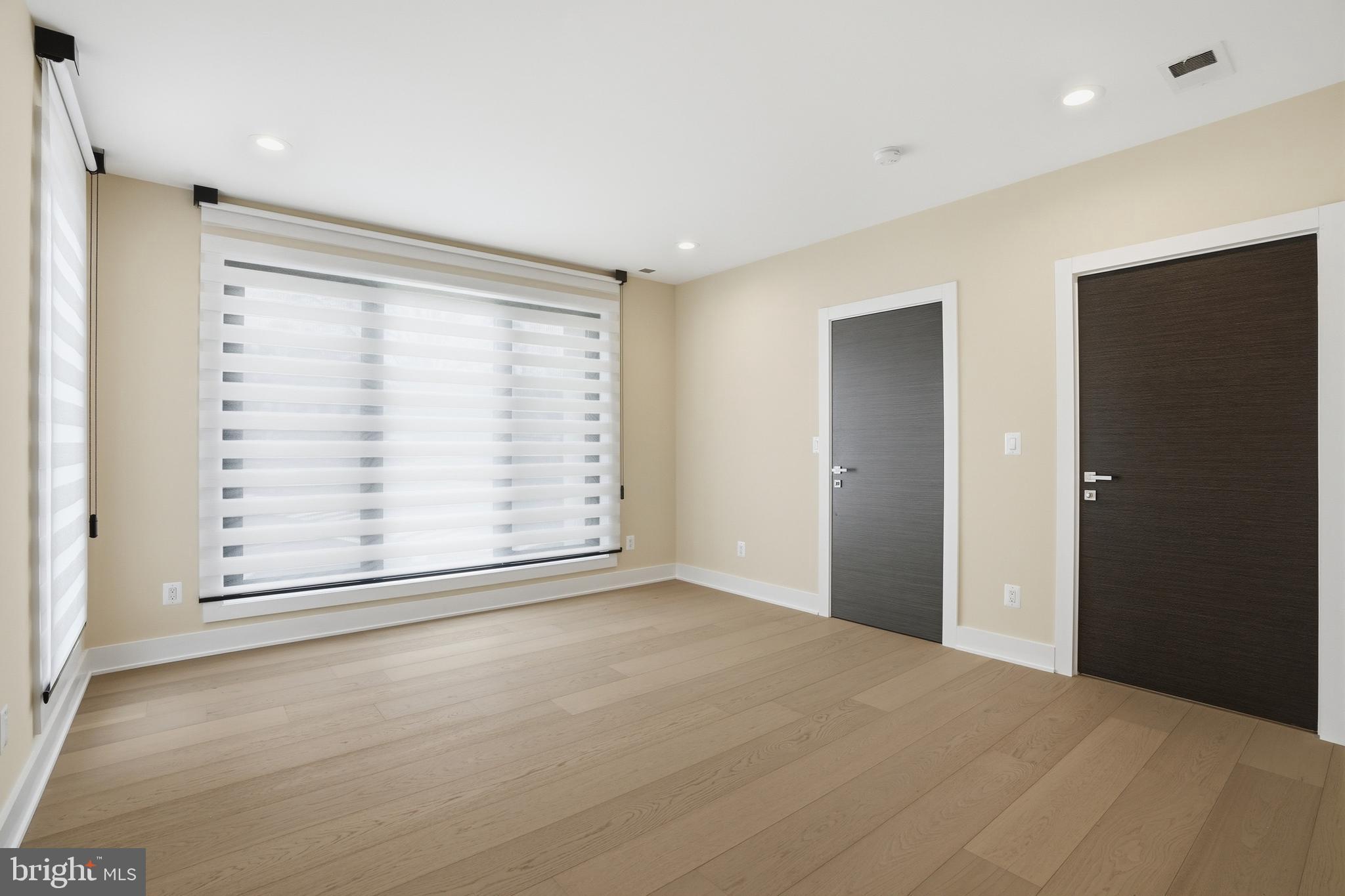 MCLEAN MANOR - Residential