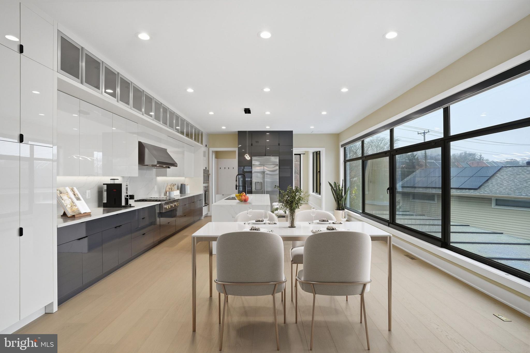 MCLEAN MANOR - Residential