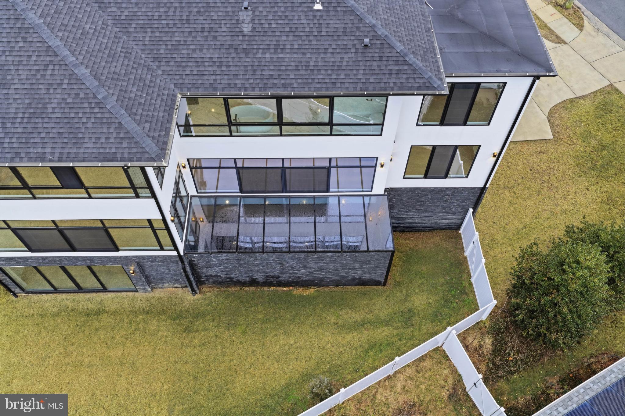 MCLEAN MANOR - Residential