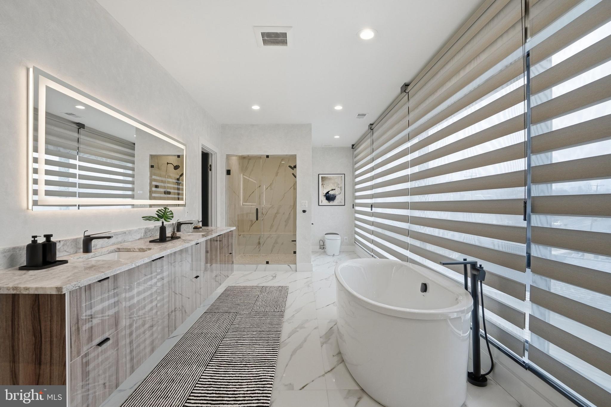 MCLEAN MANOR - Residential