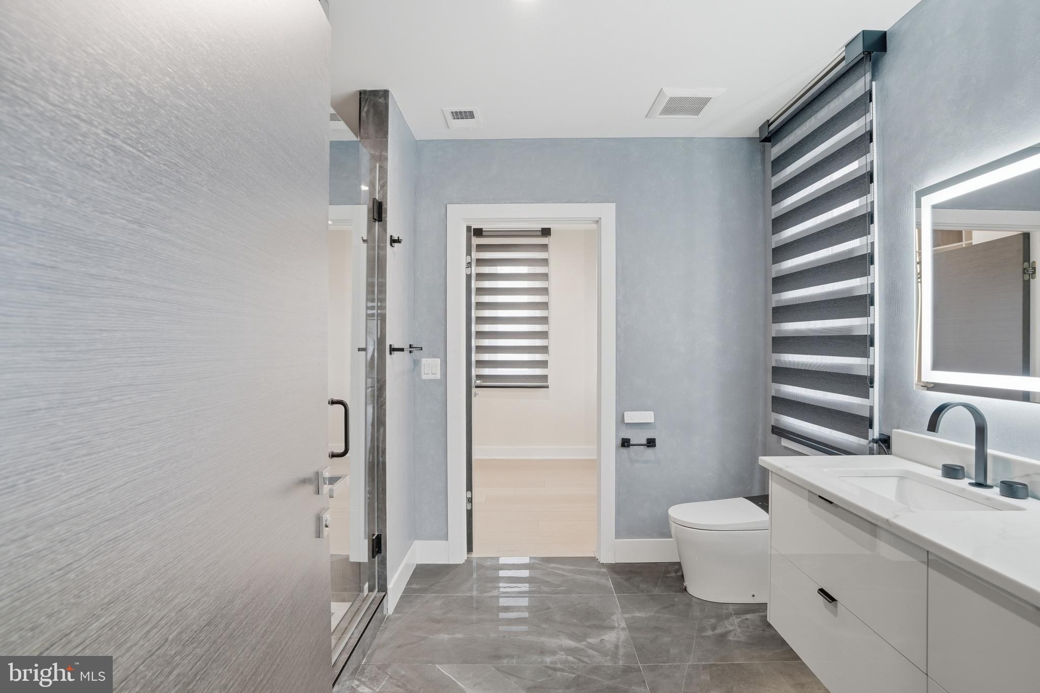 MCLEAN MANOR - Residential