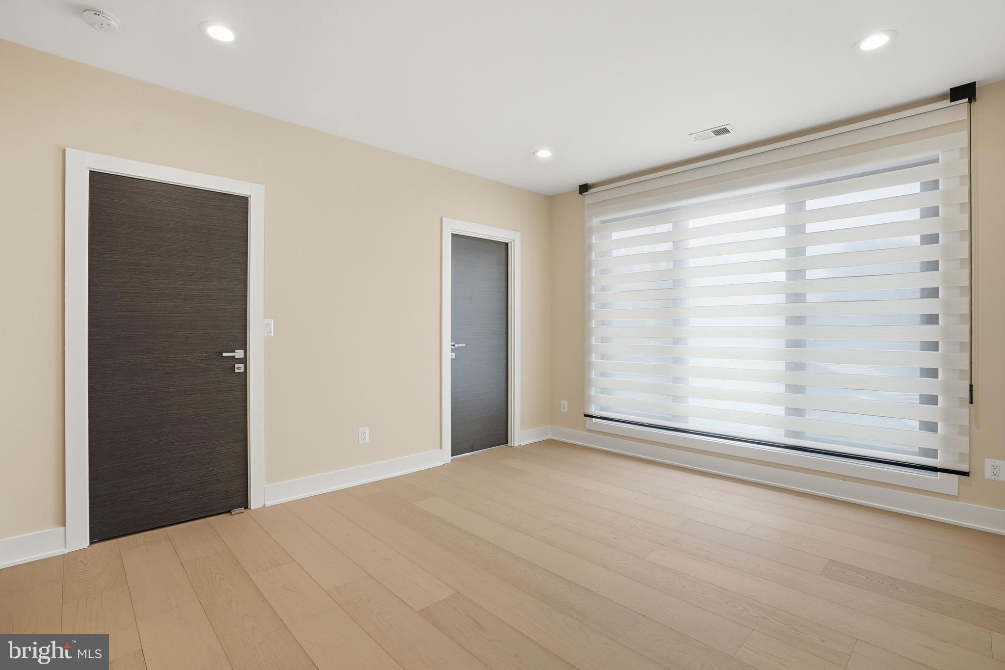 MCLEAN MANOR - Residential