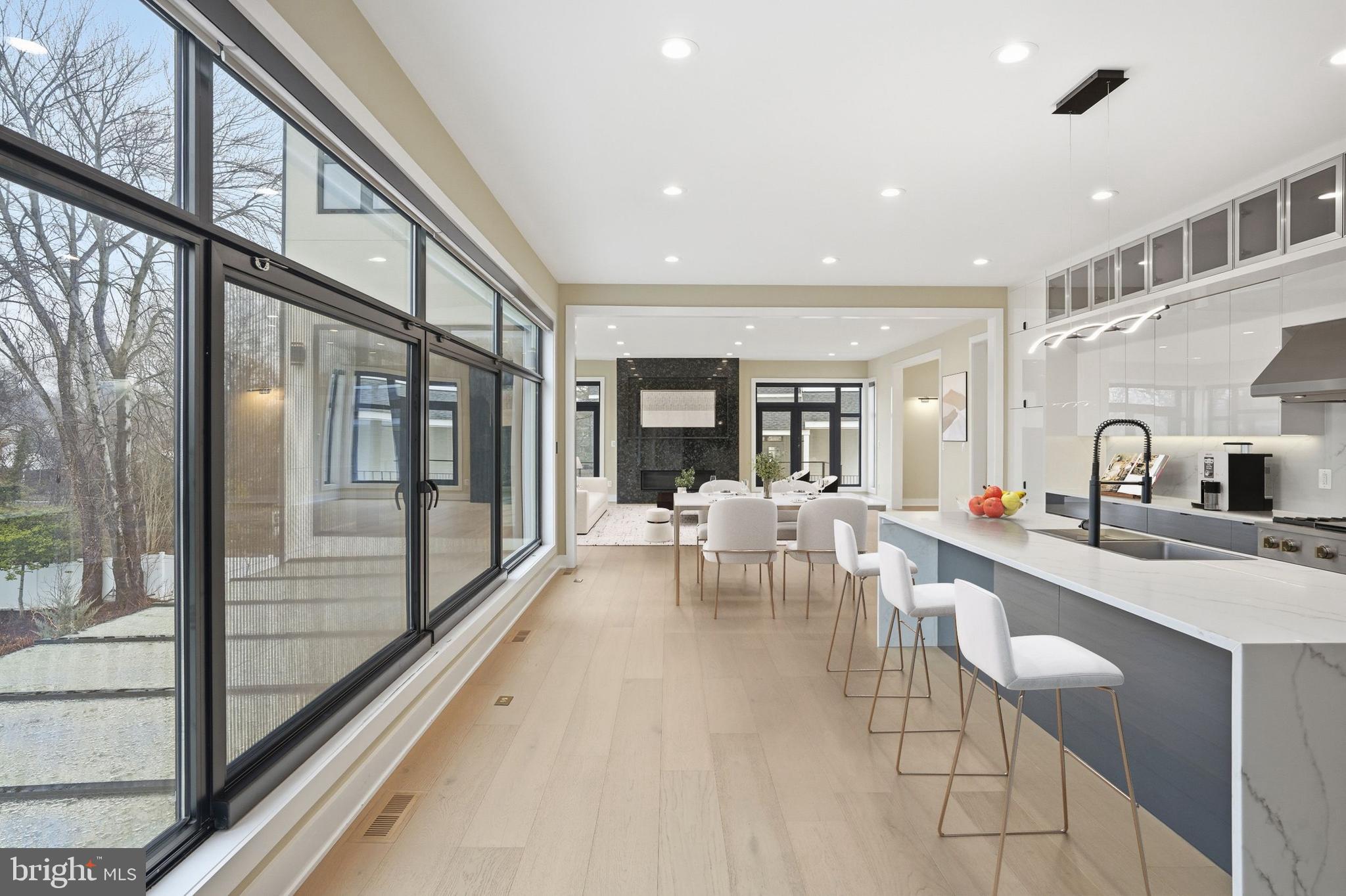 MCLEAN MANOR - Residential