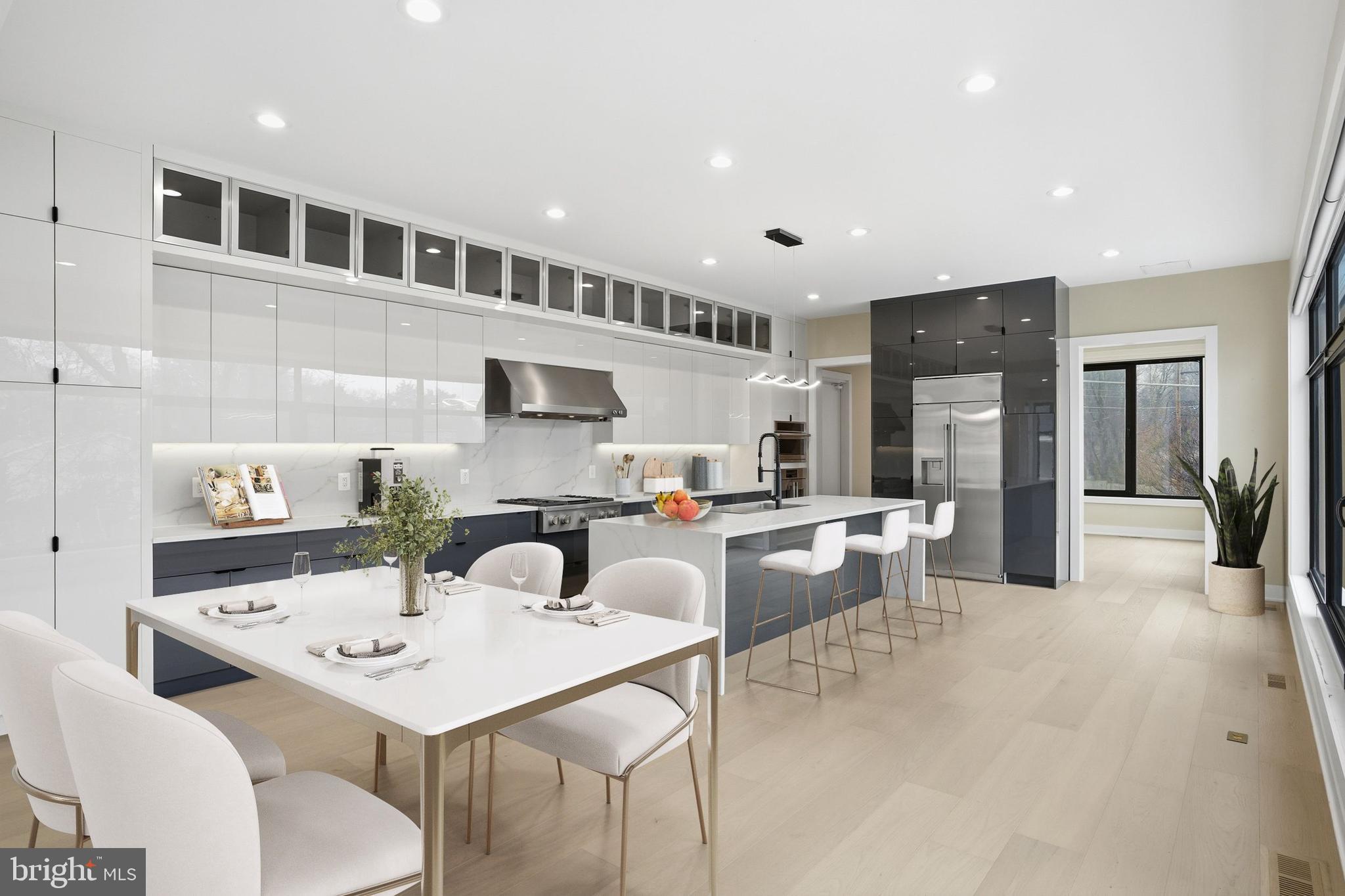 MCLEAN MANOR - Residential