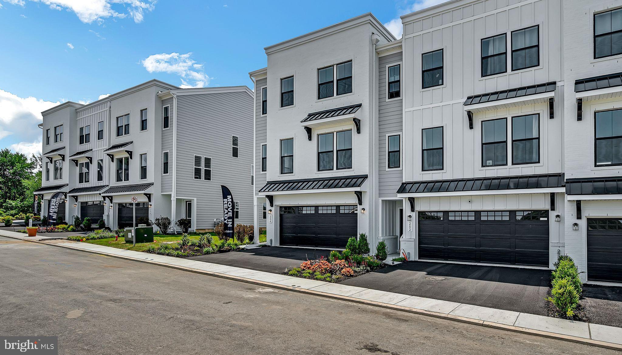 254 RIVER TRAIL CIRCLE MOVE-IN READY